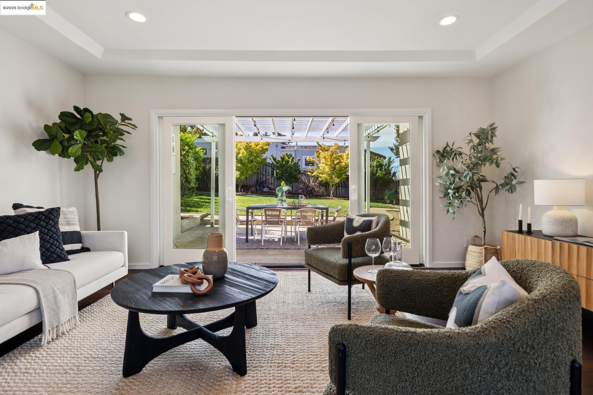 Detail Gallery Image 6 of 53 For 4701 Kaphan Ave, Oakland,  CA 94619 - 3 Beds | 2/1 Baths