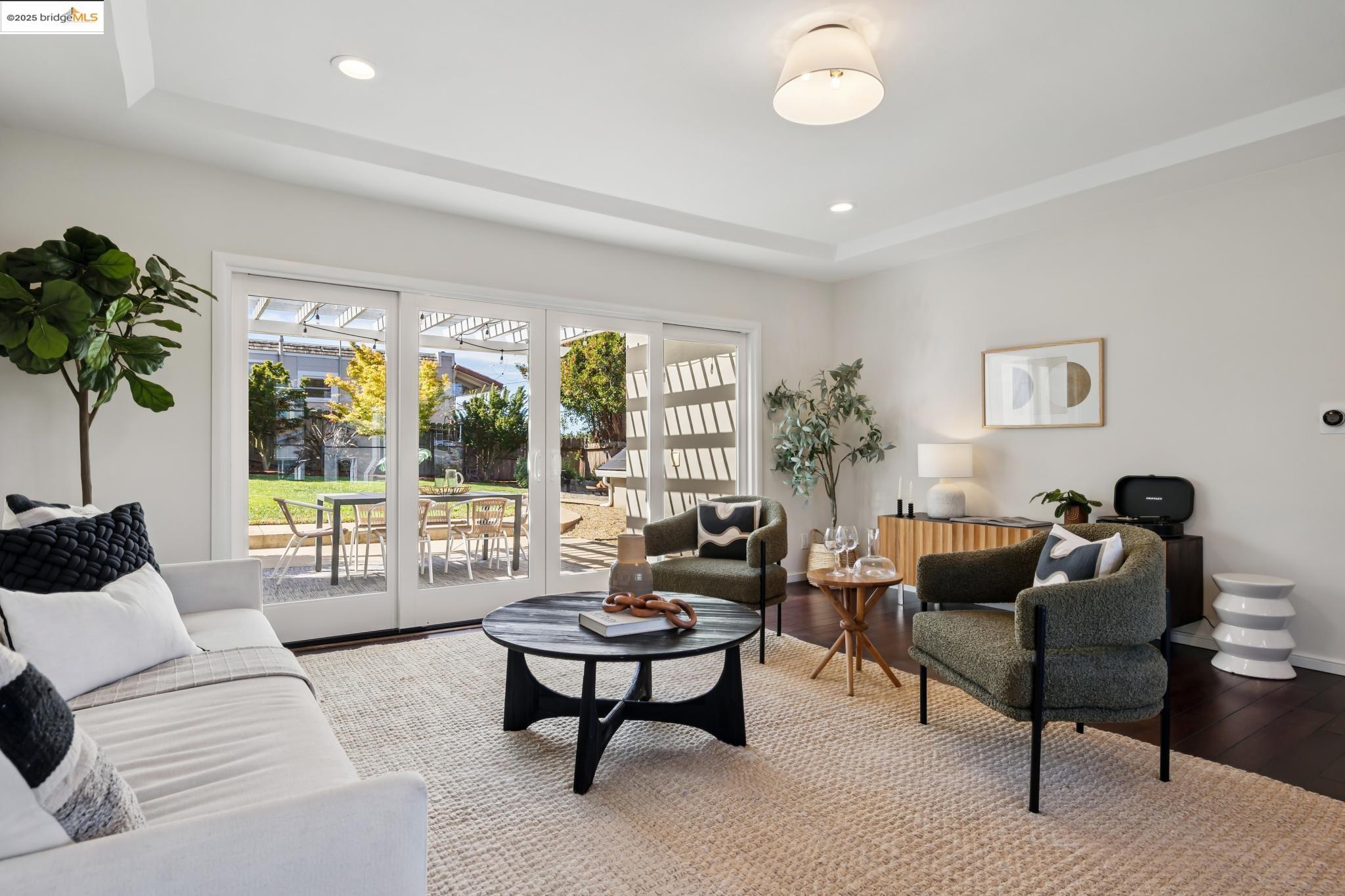 Detail Gallery Image 7 of 53 For 4701 Kaphan Ave, Oakland,  CA 94619 - 3 Beds | 2/1 Baths