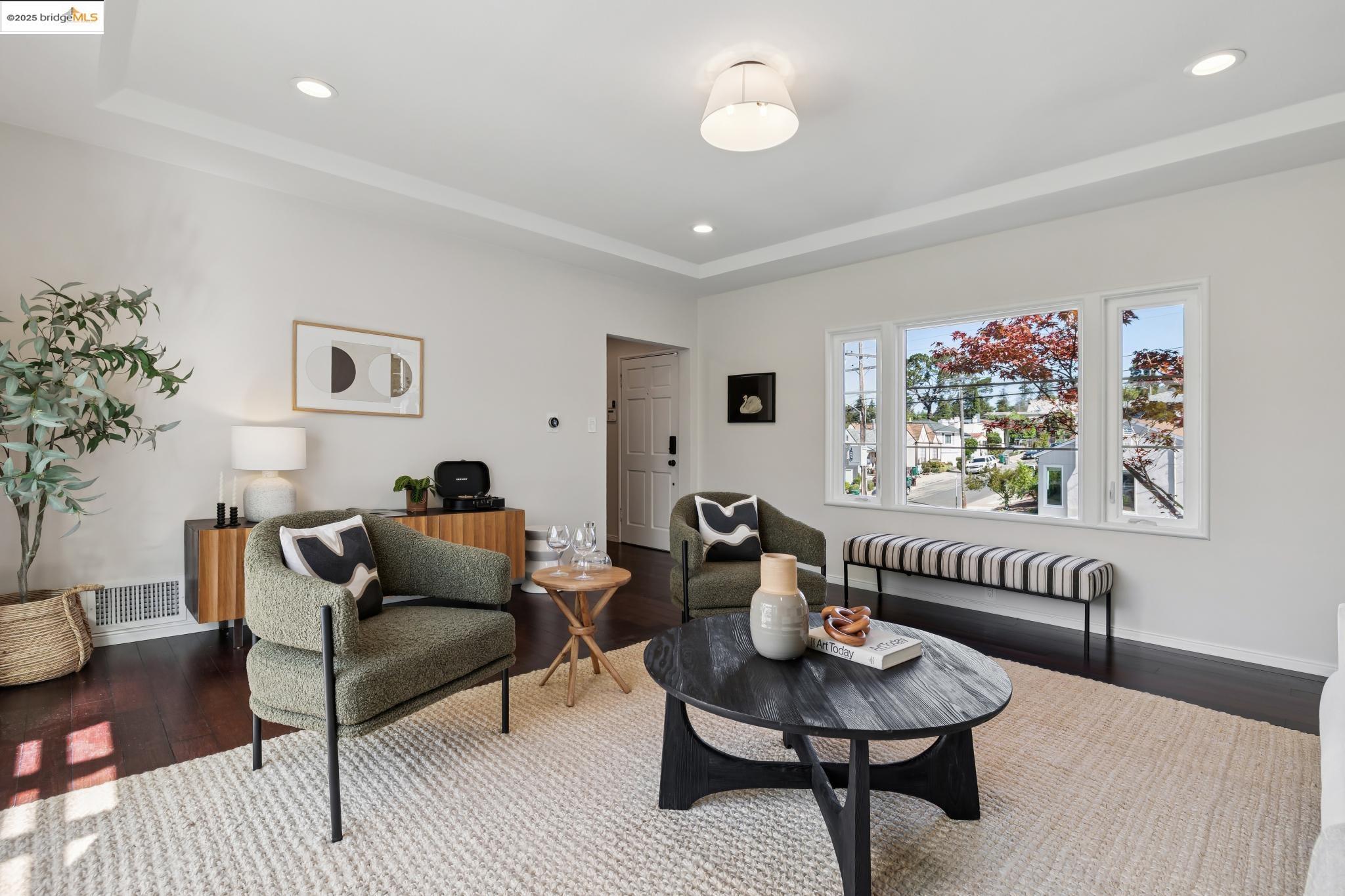 Detail Gallery Image 8 of 53 For 4701 Kaphan Ave, Oakland,  CA 94619 - 3 Beds | 2/1 Baths