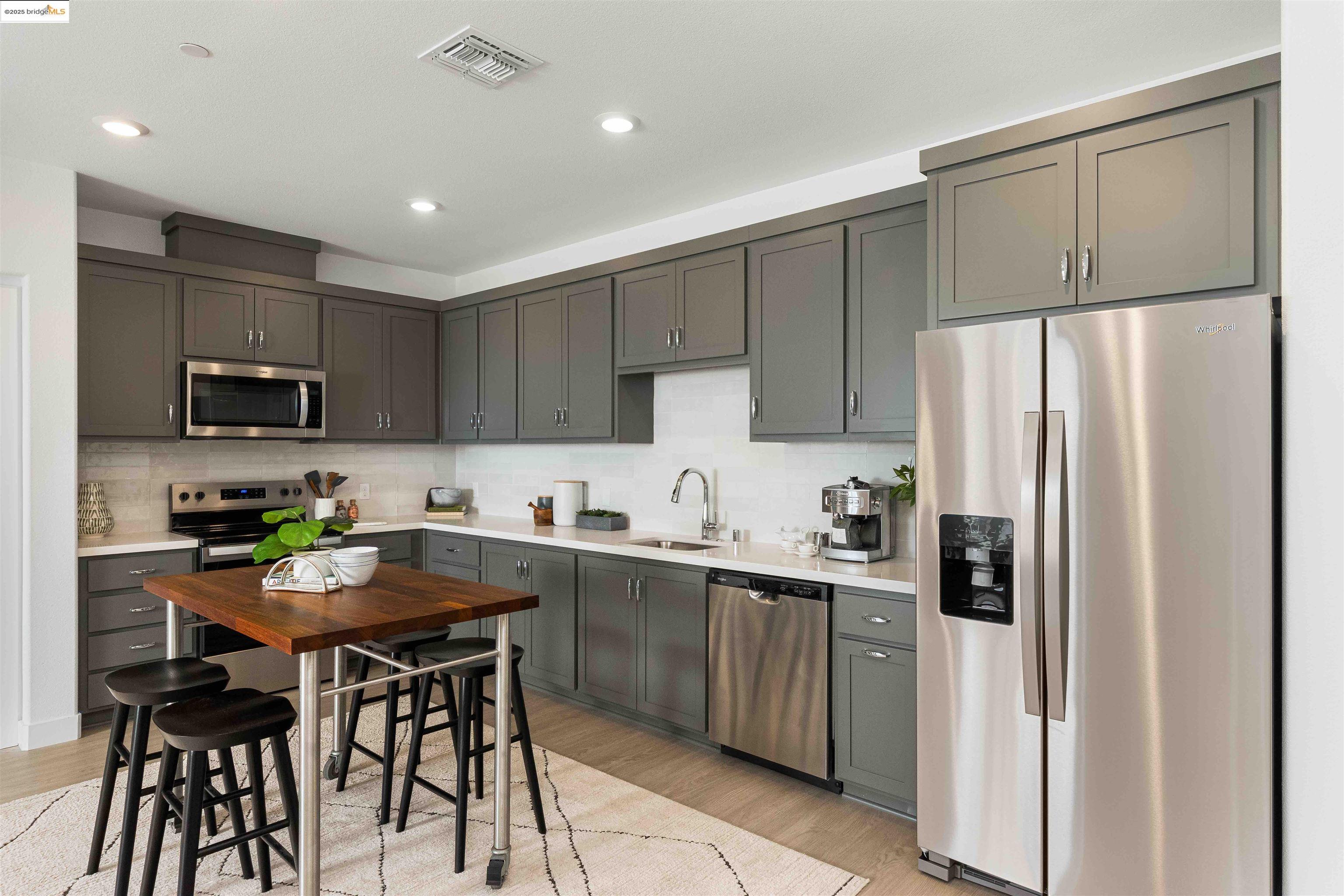 MLS: 41107621 Condo For Sale