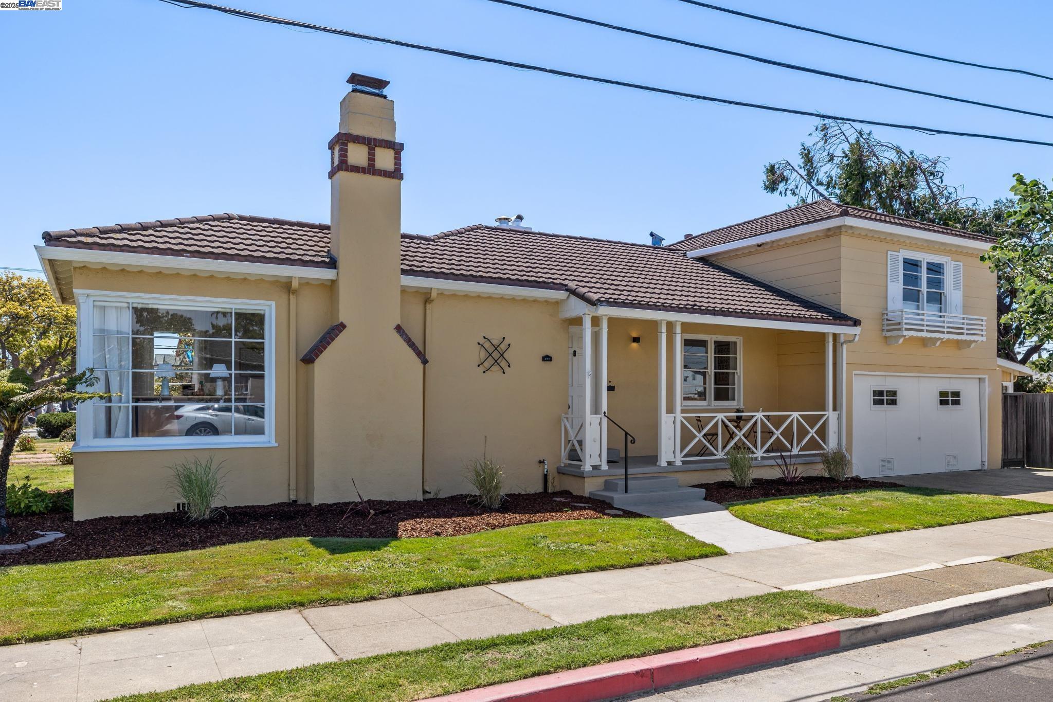 Detail Gallery Image 1 of 60 For 200 Santa Clara Ave, Alameda,  CA 94501 - 3 Beds | 1/1 Baths