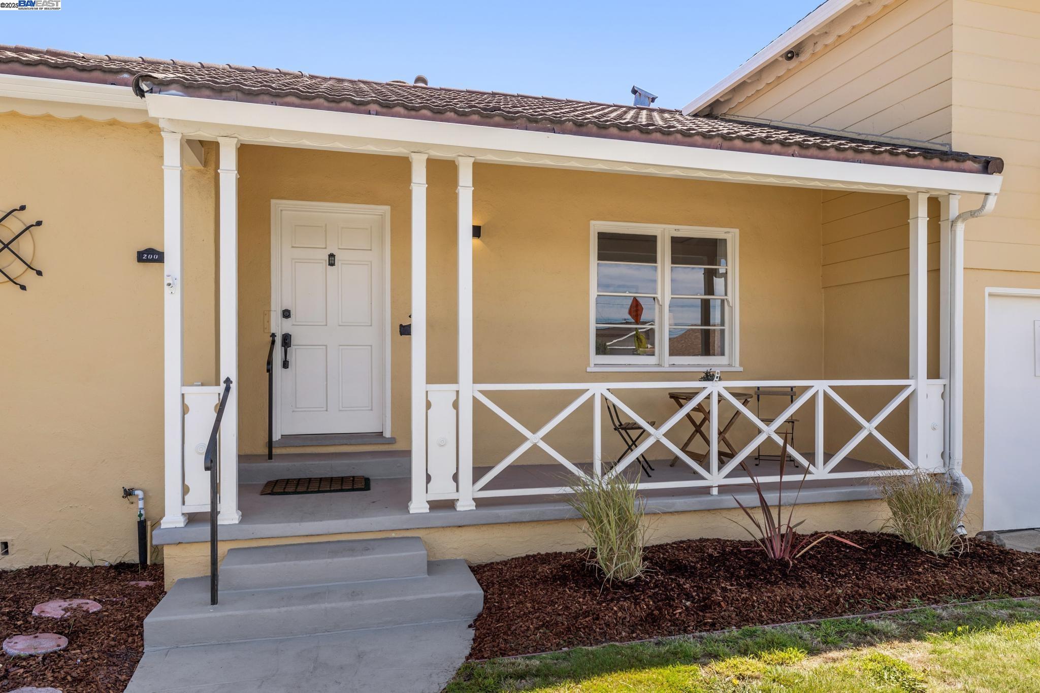 Detail Gallery Image 2 of 60 For 200 Santa Clara Ave, Alameda,  CA 94501 - 3 Beds | 1/1 Baths
