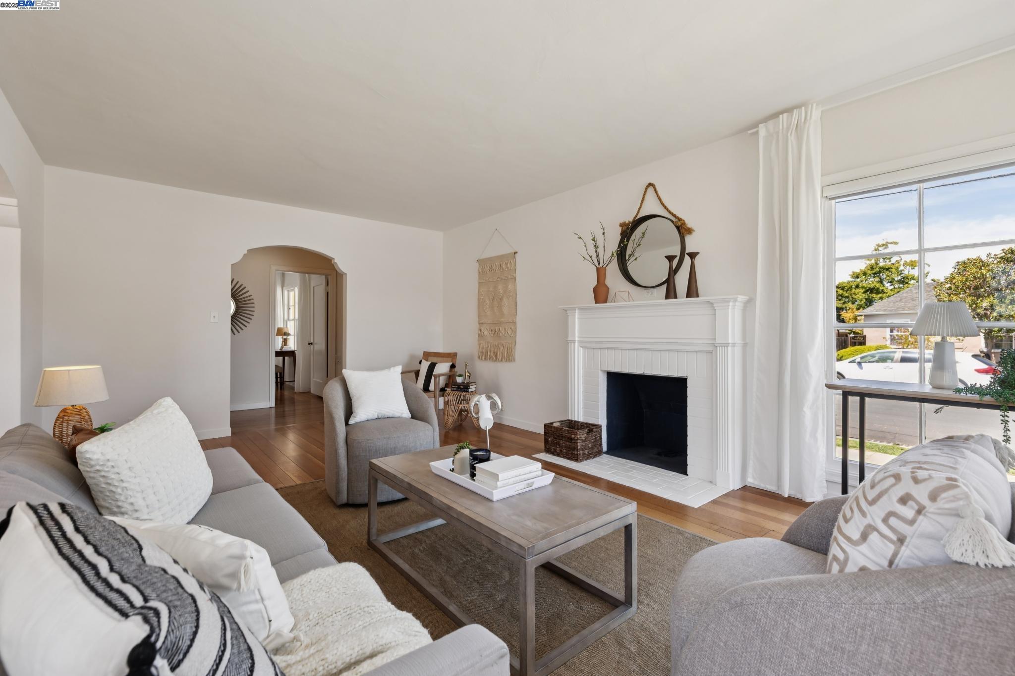 Detail Gallery Image 11 of 60 For 200 Santa Clara Ave, Alameda,  CA 94501 - 3 Beds | 1/1 Baths
