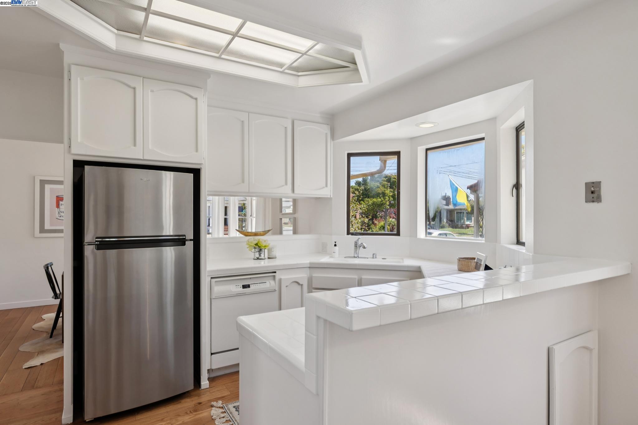 Detail Gallery Image 19 of 60 For 200 Santa Clara Ave, Alameda,  CA 94501 - 3 Beds | 1/1 Baths