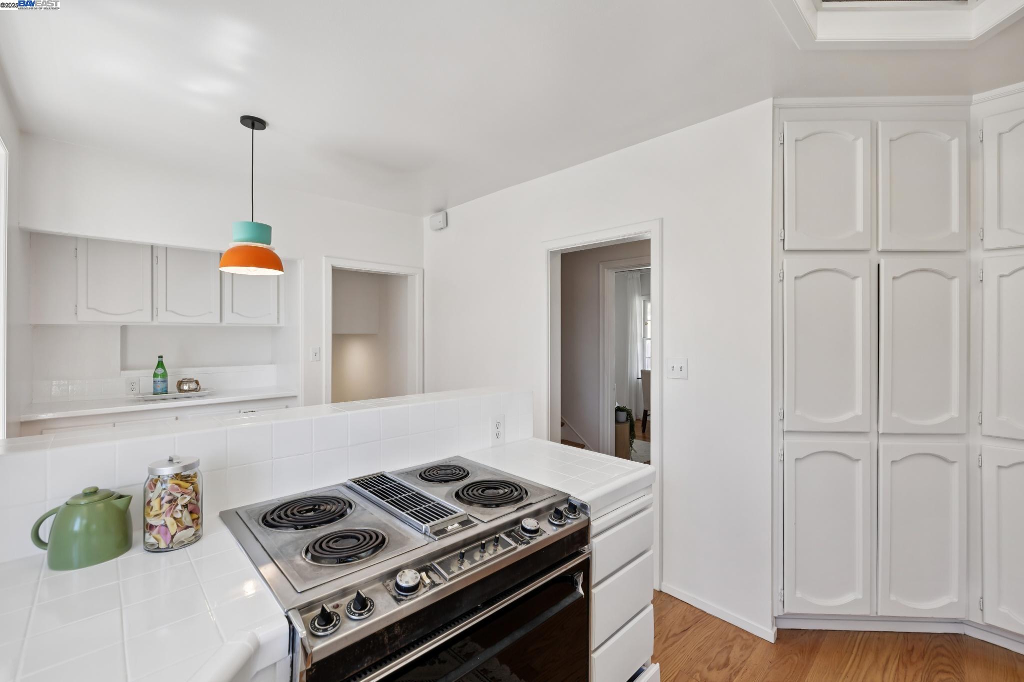 Detail Gallery Image 21 of 60 For 200 Santa Clara Ave, Alameda,  CA 94501 - 3 Beds | 1/1 Baths