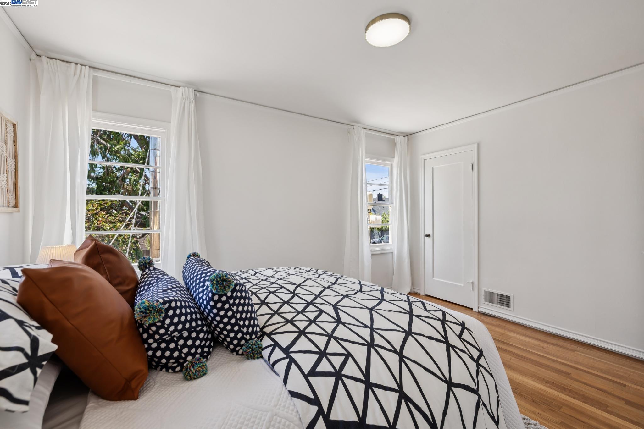 Detail Gallery Image 34 of 60 For 200 Santa Clara Ave, Alameda,  CA 94501 - 3 Beds | 1/1 Baths