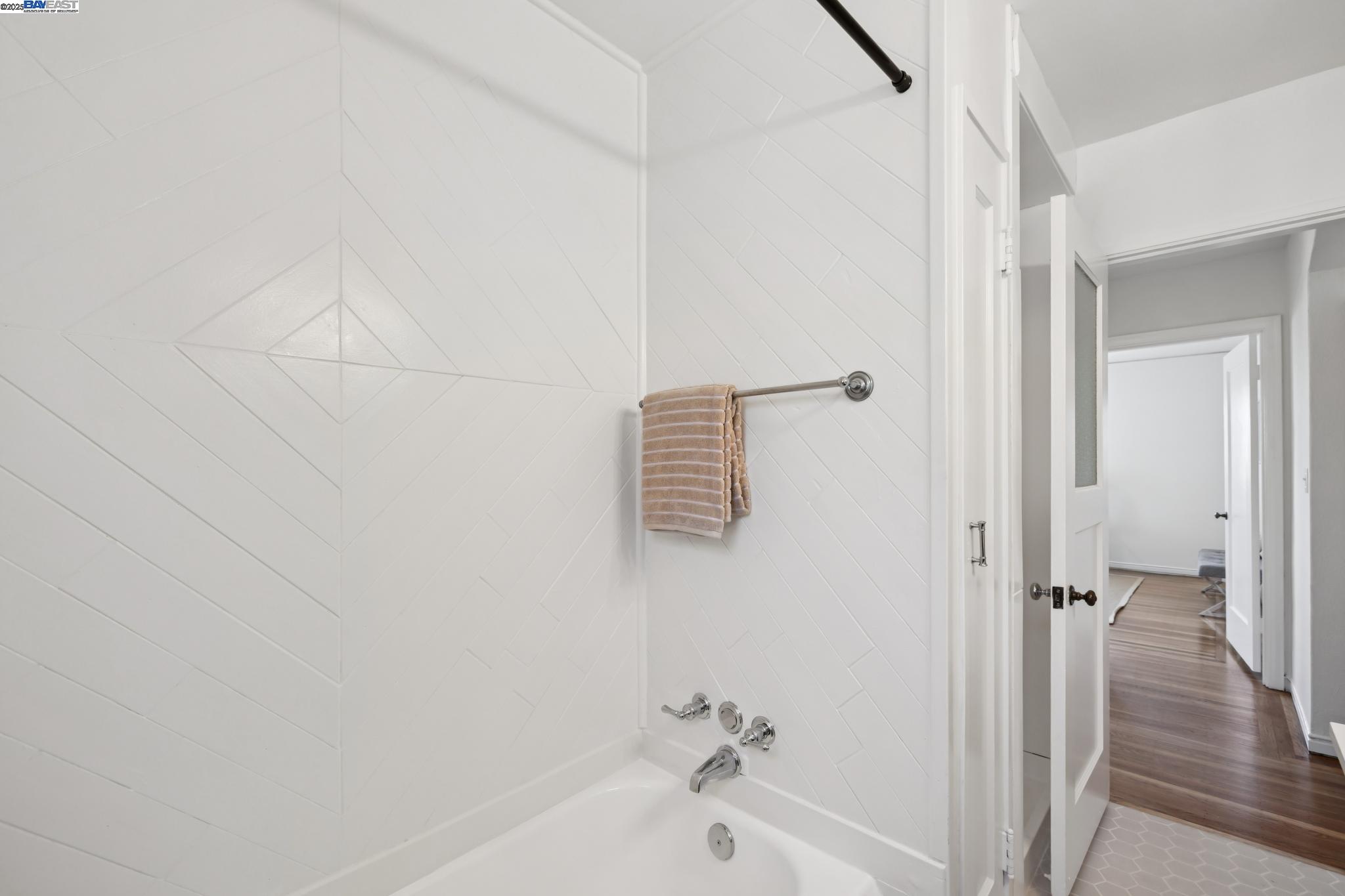 Detail Gallery Image 37 of 60 For 200 Santa Clara Ave, Alameda,  CA 94501 - 3 Beds | 1/1 Baths