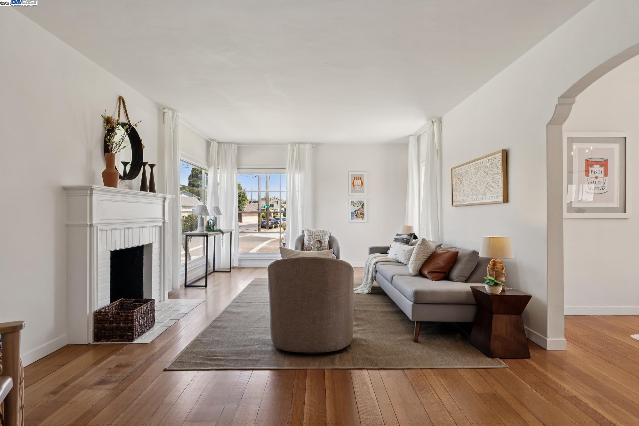 Detail Gallery Image 5 of 60 For 200 Santa Clara Ave, Alameda,  CA 94501 - 3 Beds | 1/1 Baths