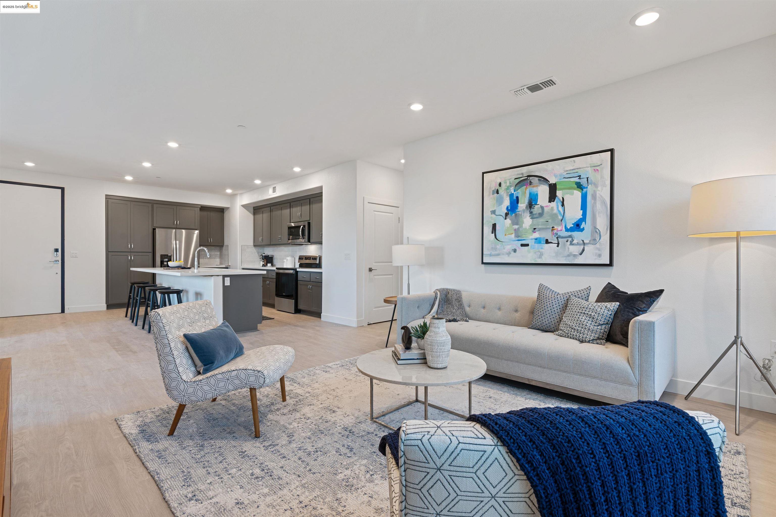 Photo #2: 41107625 Listing 