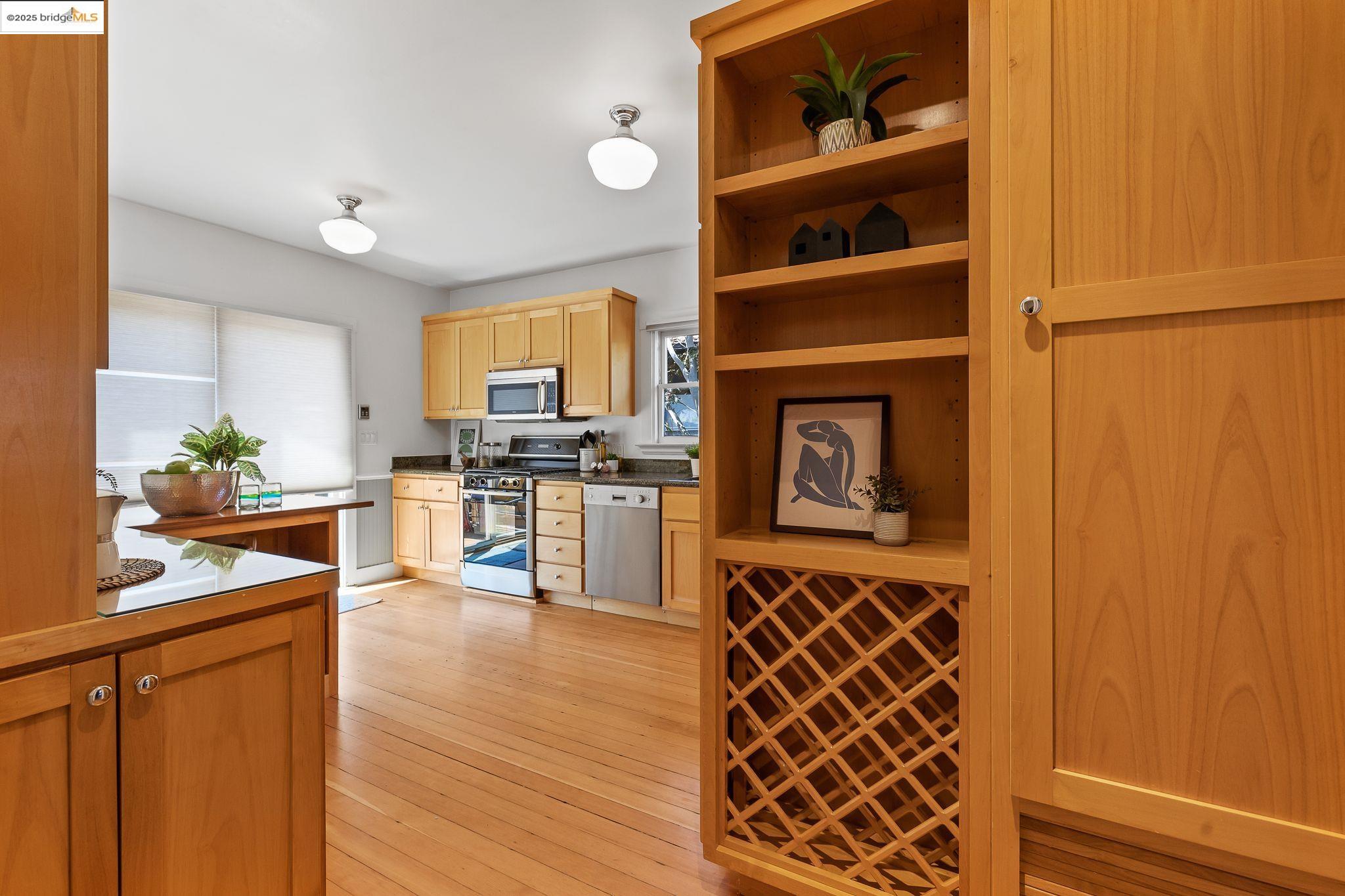 Detail Gallery Image 16 of 60 For 393 43rd St, Oakland,  CA 94609 - 2 Beds | 1 Baths
