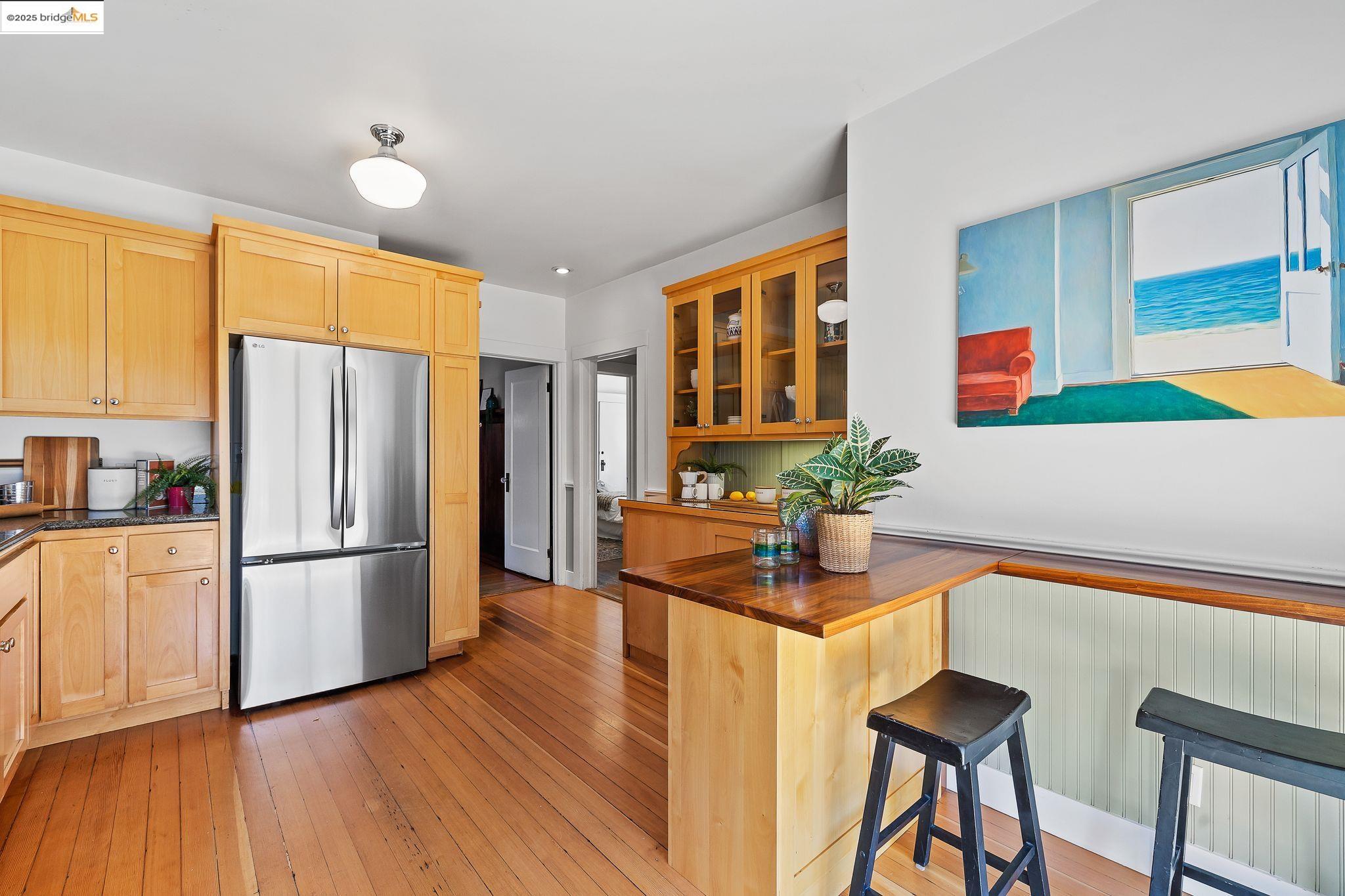 Detail Gallery Image 24 of 60 For 393 43rd St, Oakland,  CA 94609 - 2 Beds | 1 Baths