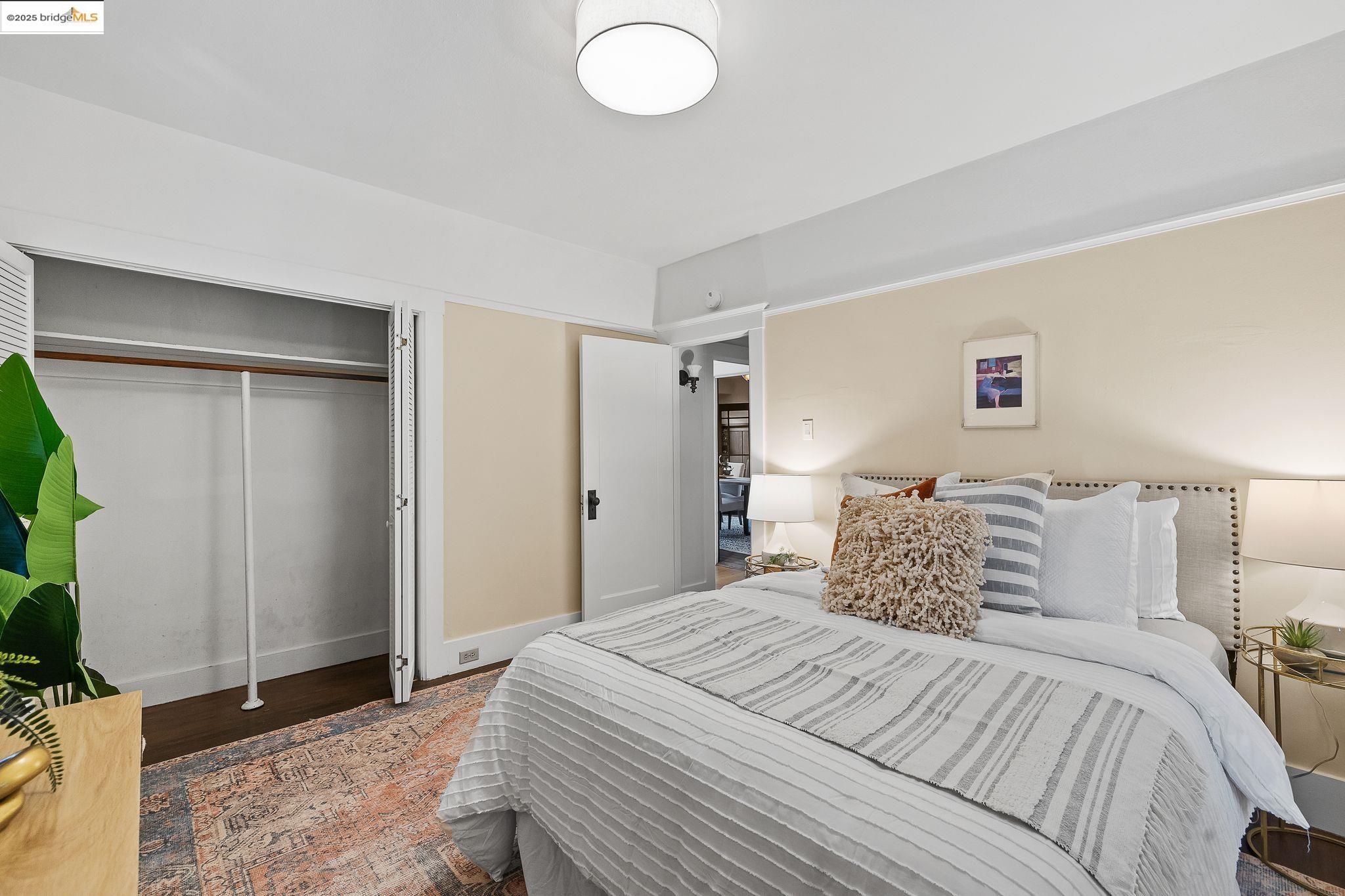 Detail Gallery Image 30 of 60 For 393 43rd St, Oakland,  CA 94609 - 2 Beds | 1 Baths