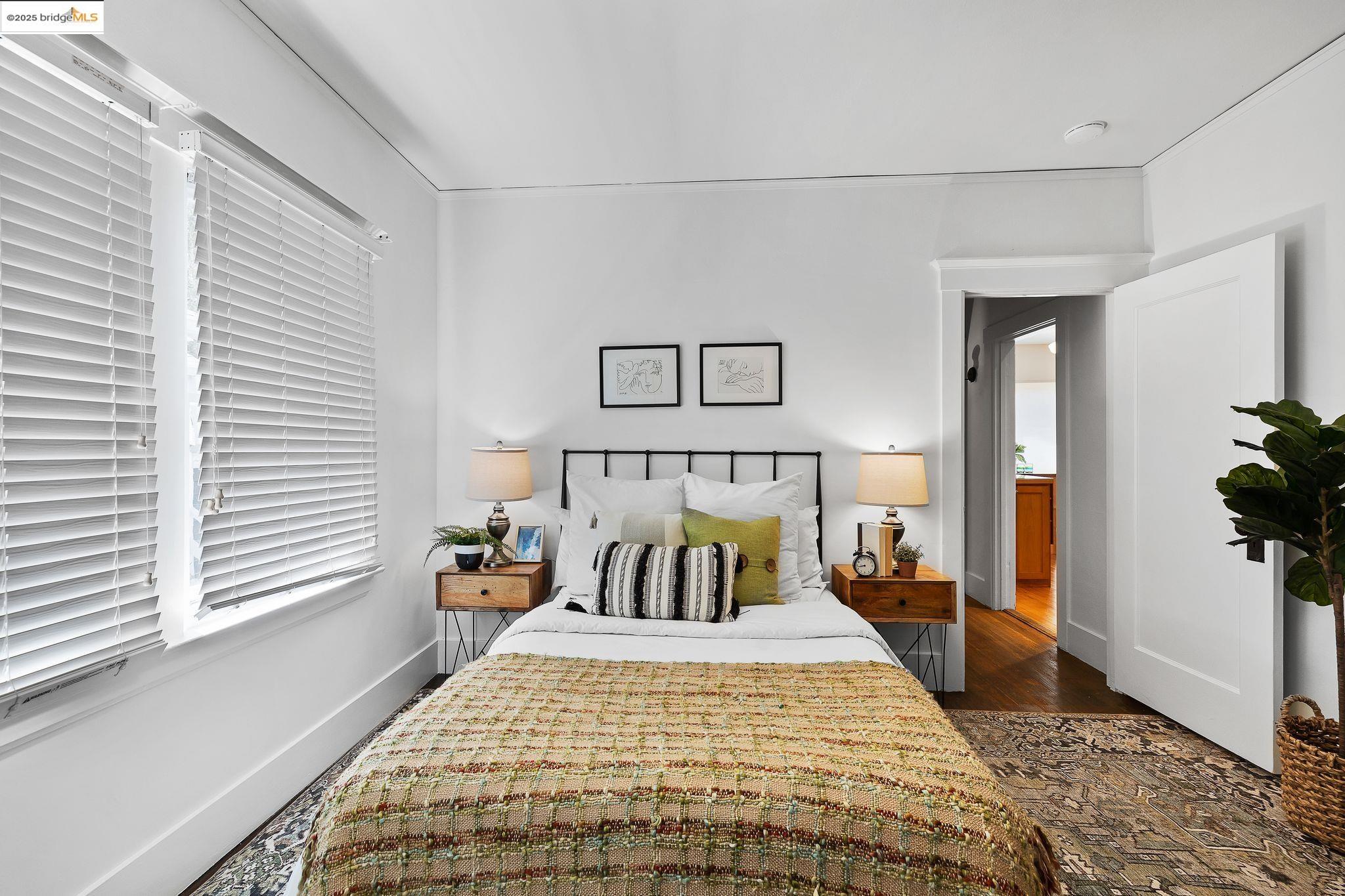 Detail Gallery Image 36 of 60 For 393 43rd St, Oakland,  CA 94609 - 2 Beds | 1 Baths
