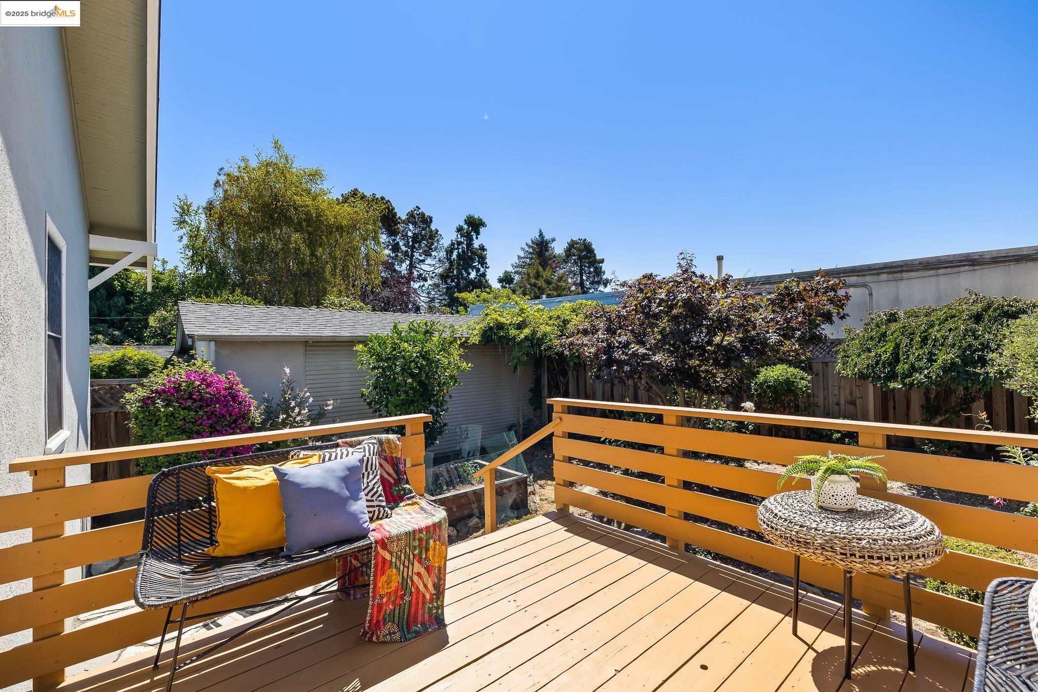 Detail Gallery Image 44 of 60 For 393 43rd St, Oakland,  CA 94609 - 2 Beds | 1 Baths