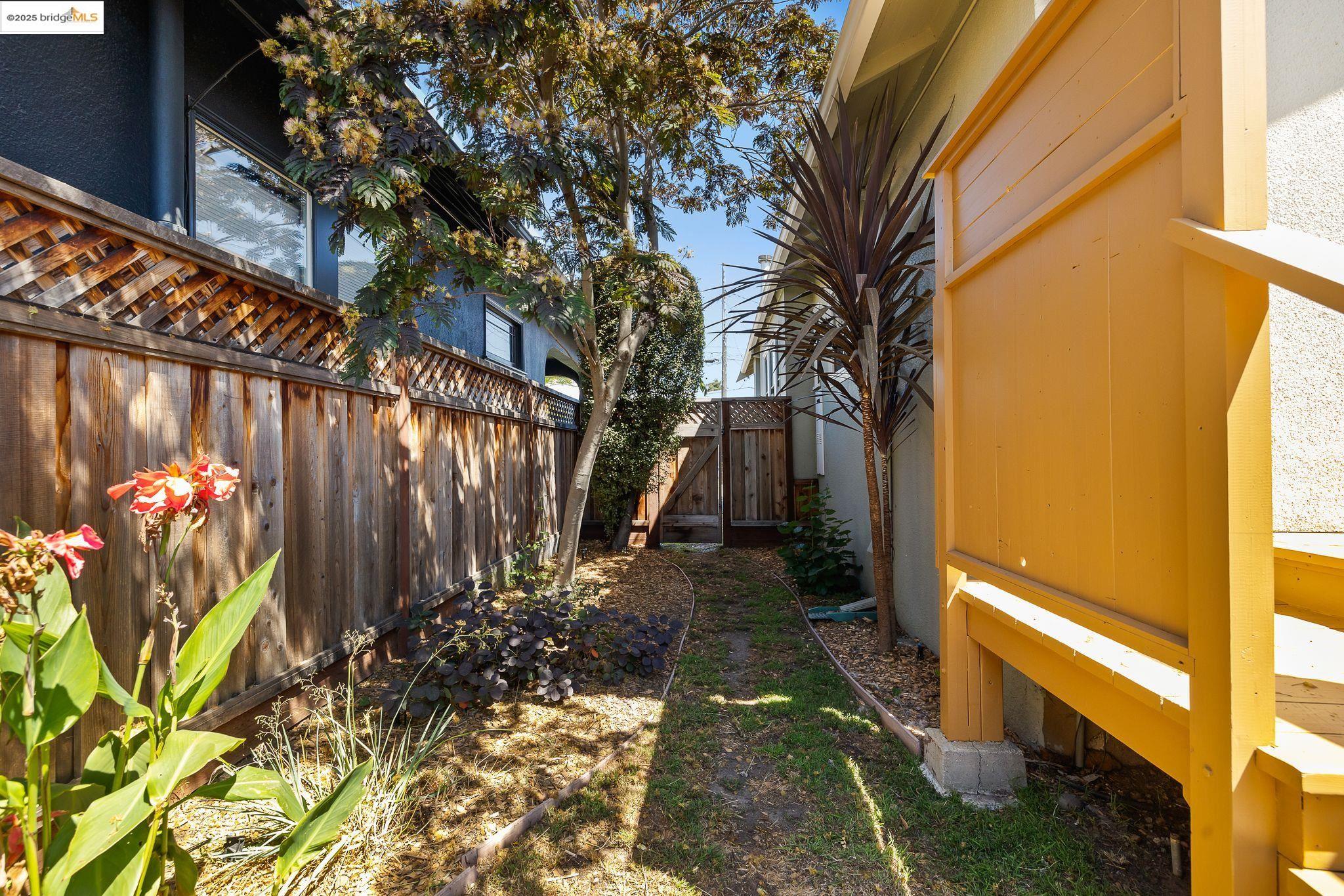 Detail Gallery Image 45 of 60 For 393 43rd St, Oakland,  CA 94609 - 2 Beds | 1 Baths