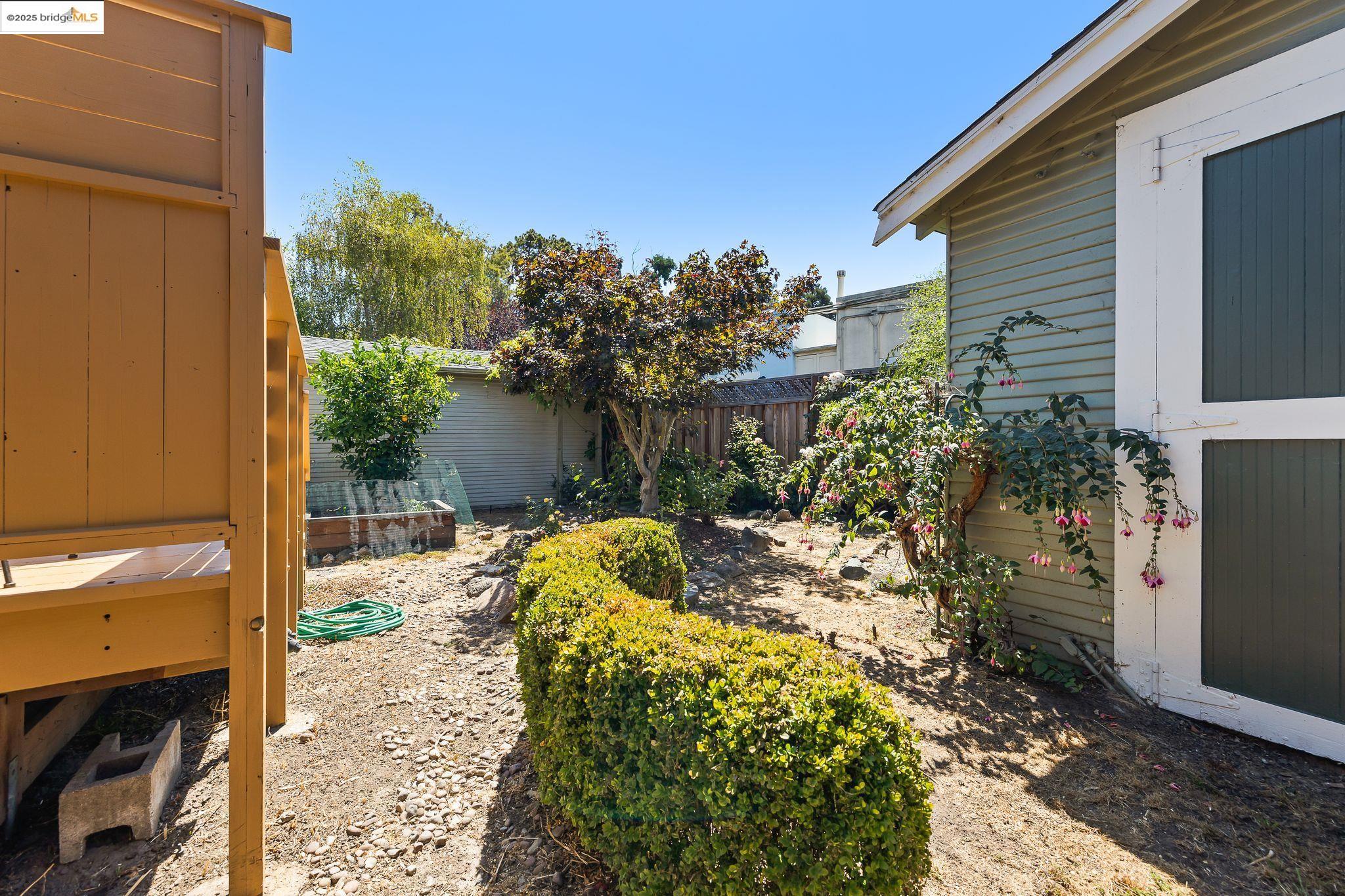 Detail Gallery Image 47 of 60 For 393 43rd St, Oakland,  CA 94609 - 2 Beds | 1 Baths