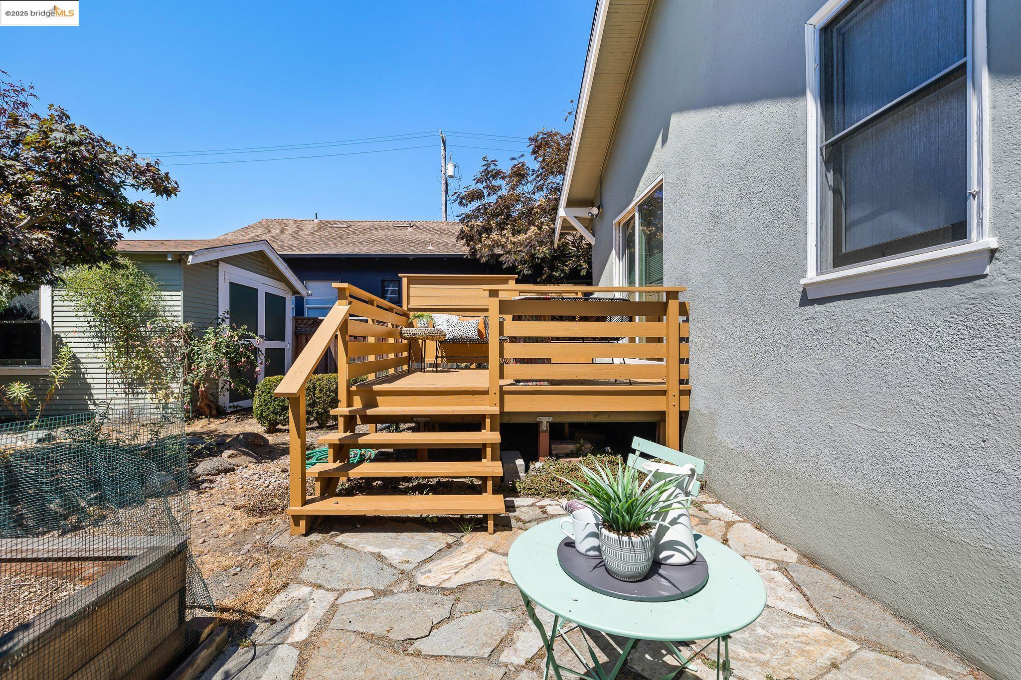 Detail Gallery Image 48 of 60 For 393 43rd St, Oakland,  CA 94609 - 2 Beds | 1 Baths