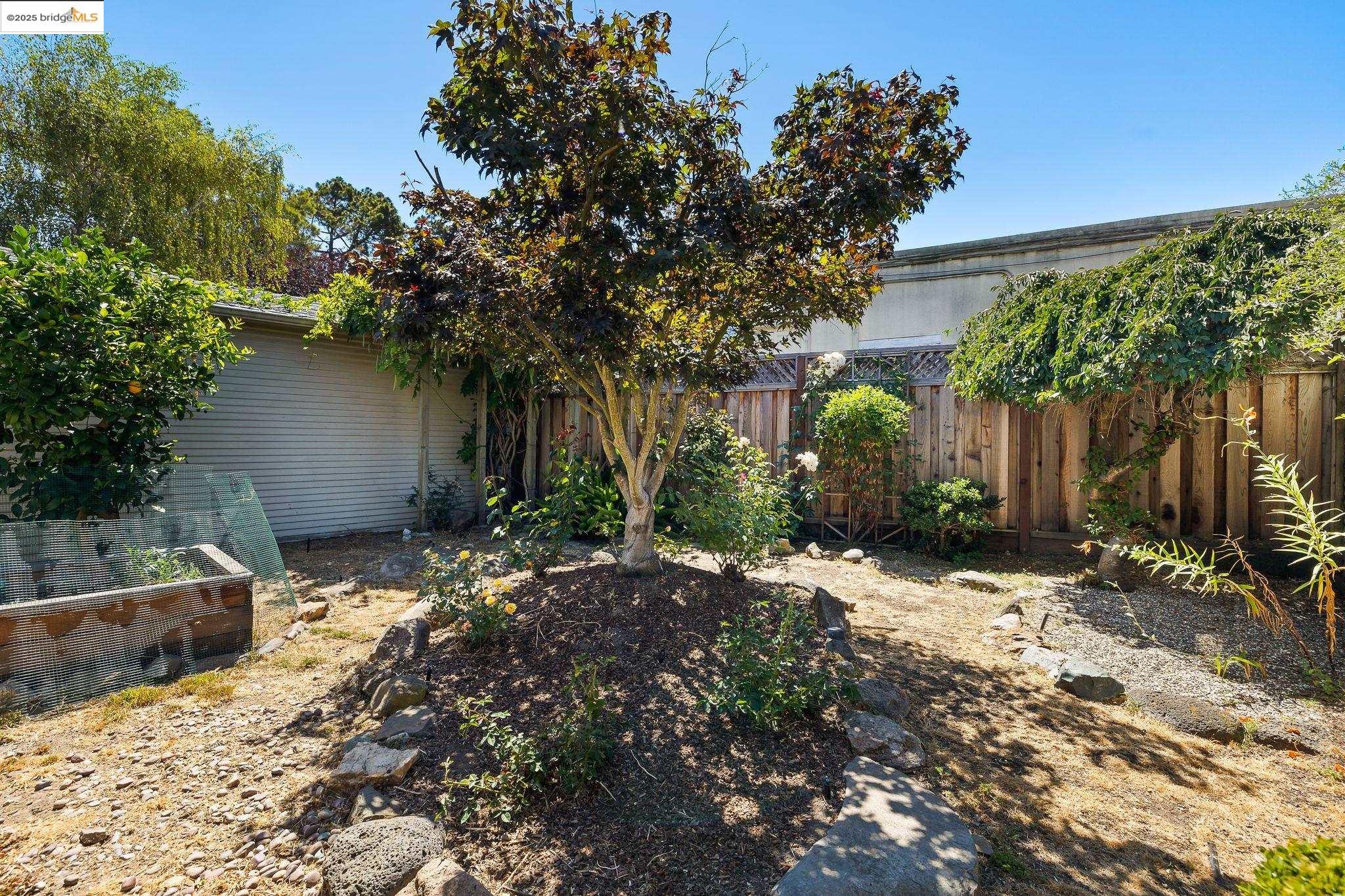 Detail Gallery Image 51 of 60 For 393 43rd St, Oakland,  CA 94609 - 2 Beds | 1 Baths