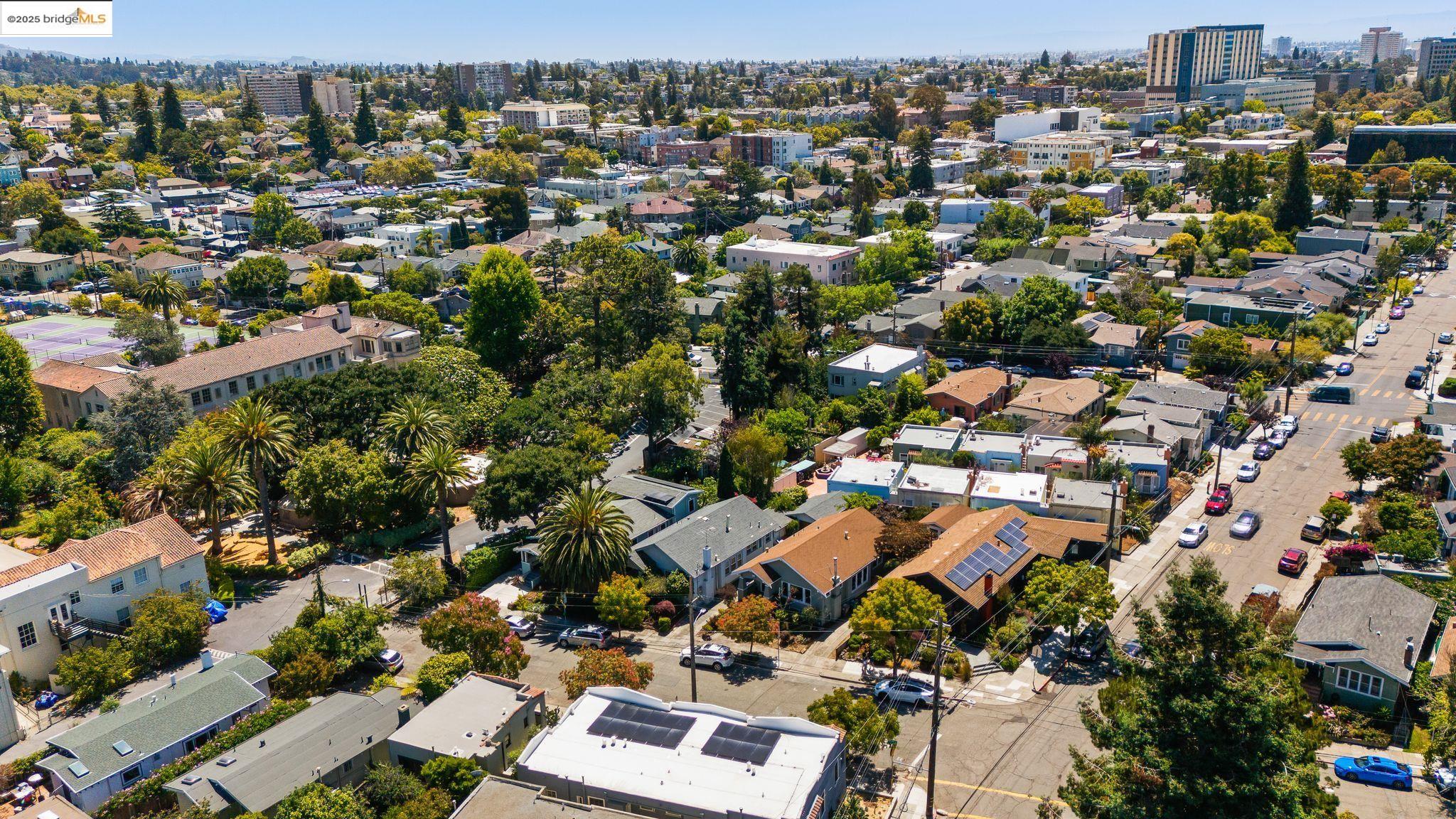Detail Gallery Image 57 of 60 For 393 43rd St, Oakland,  CA 94609 - 2 Beds | 1 Baths