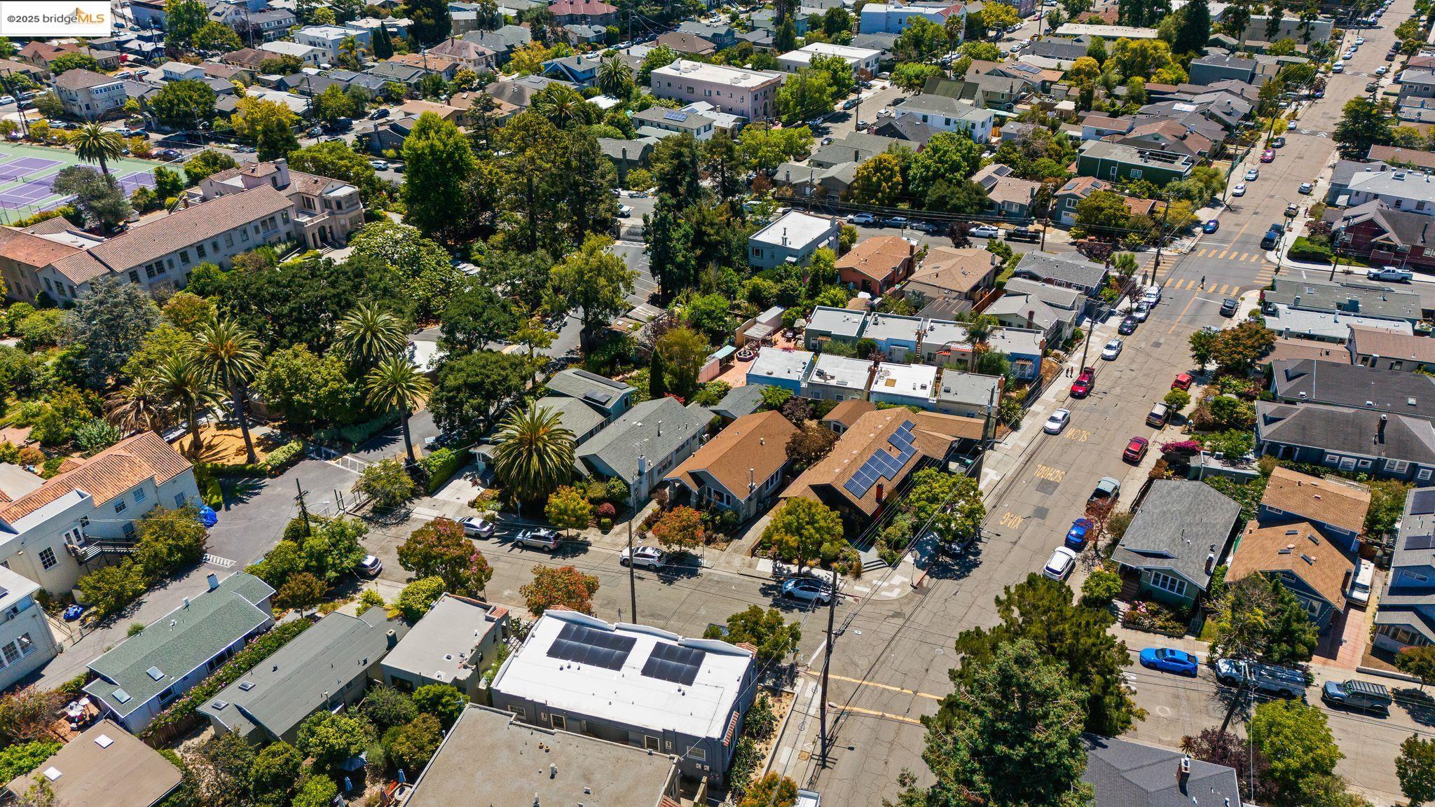 Detail Gallery Image 58 of 60 For 393 43rd St, Oakland,  CA 94609 - 2 Beds | 1 Baths