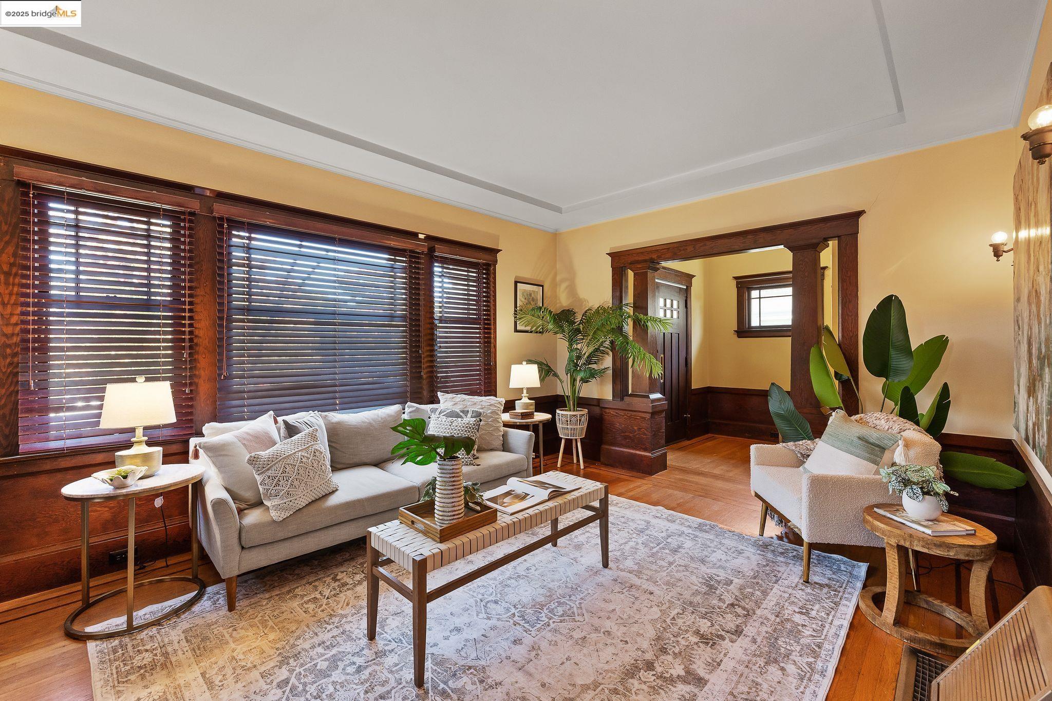 Detail Gallery Image 7 of 60 For 393 43rd St, Oakland,  CA 94609 - 2 Beds | 1 Baths
