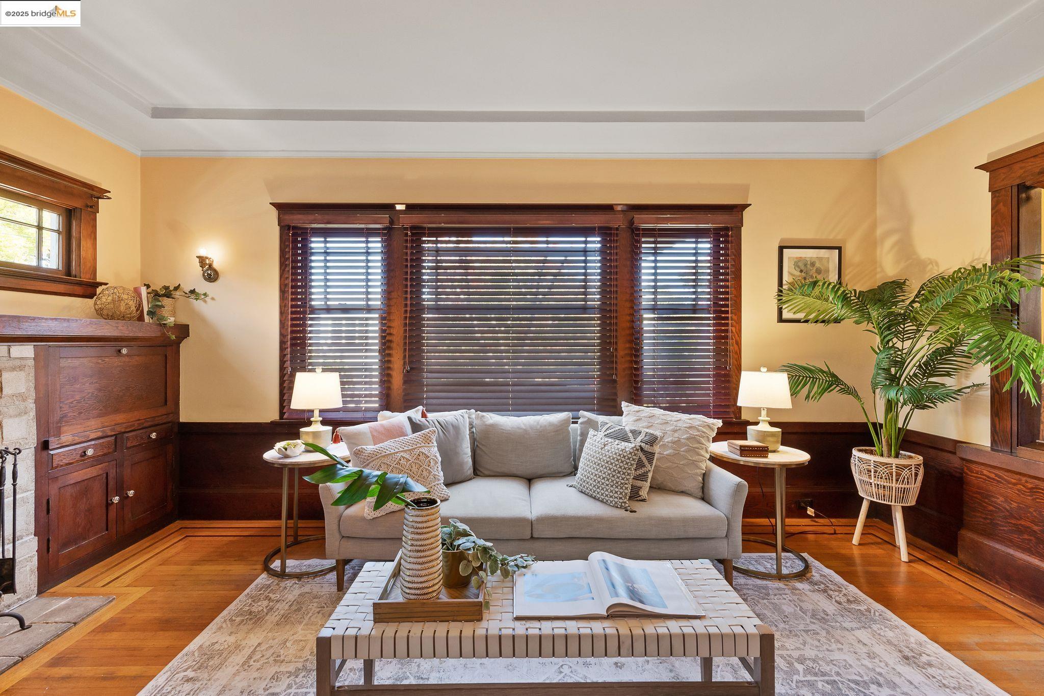 Detail Gallery Image 8 of 60 For 393 43rd St, Oakland,  CA 94609 - 2 Beds | 1 Baths