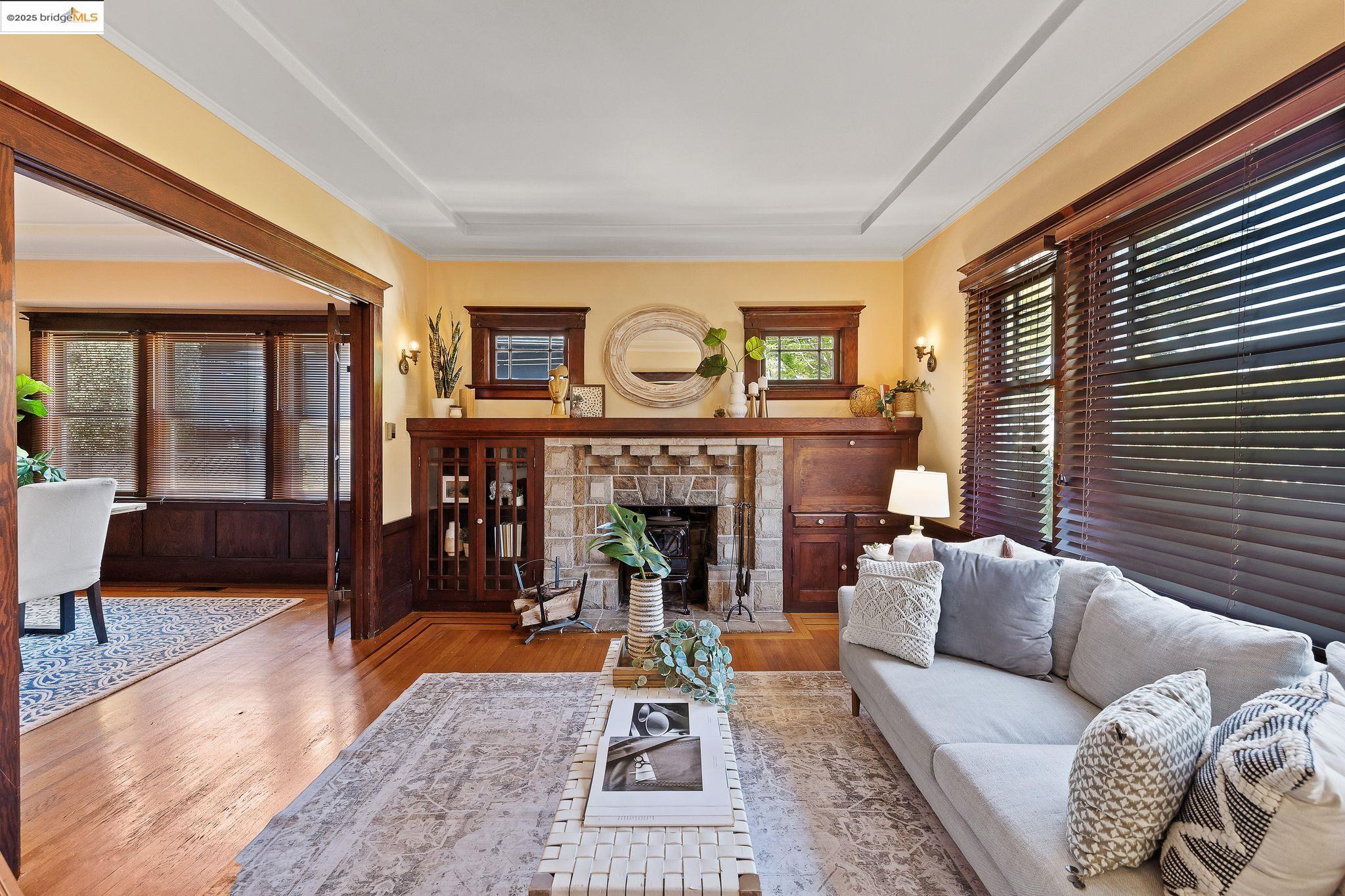 Detail Gallery Image 9 of 60 For 393 43rd St, Oakland,  CA 94609 - 2 Beds | 1 Baths