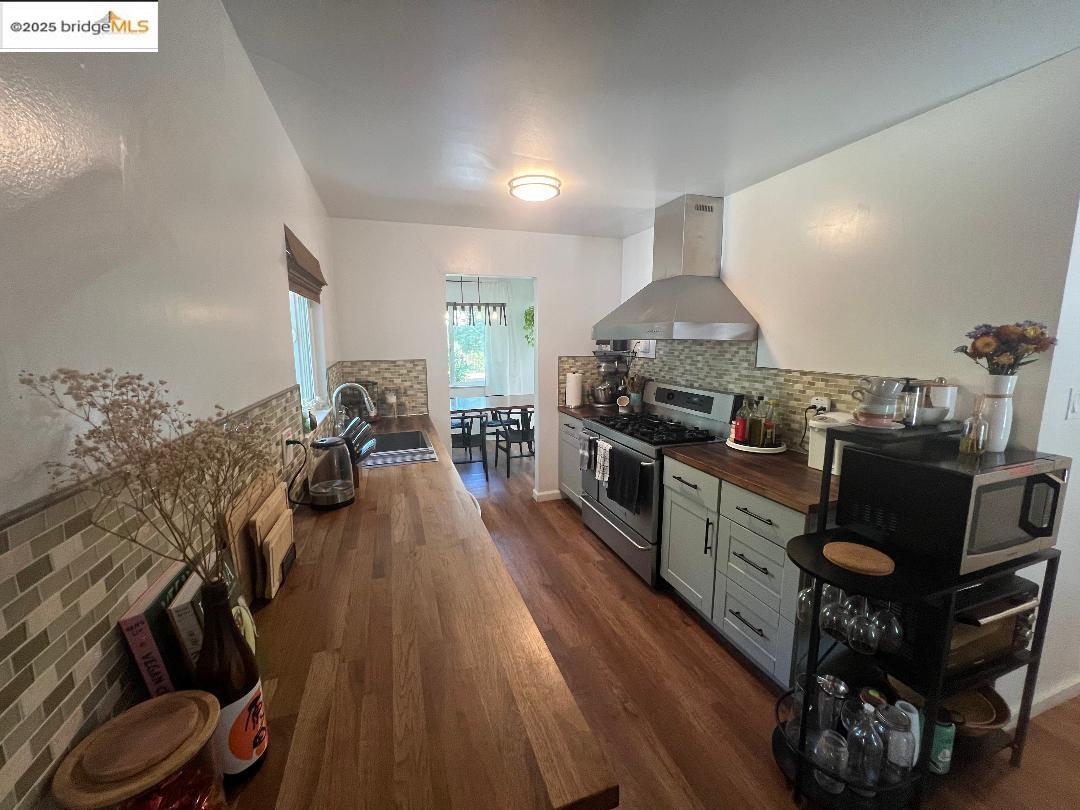 Detail Gallery Image 3 of 12 For 35 Baylor Ln, Pleasant Hill,  CA 94523 - 3 Beds | 2 Baths