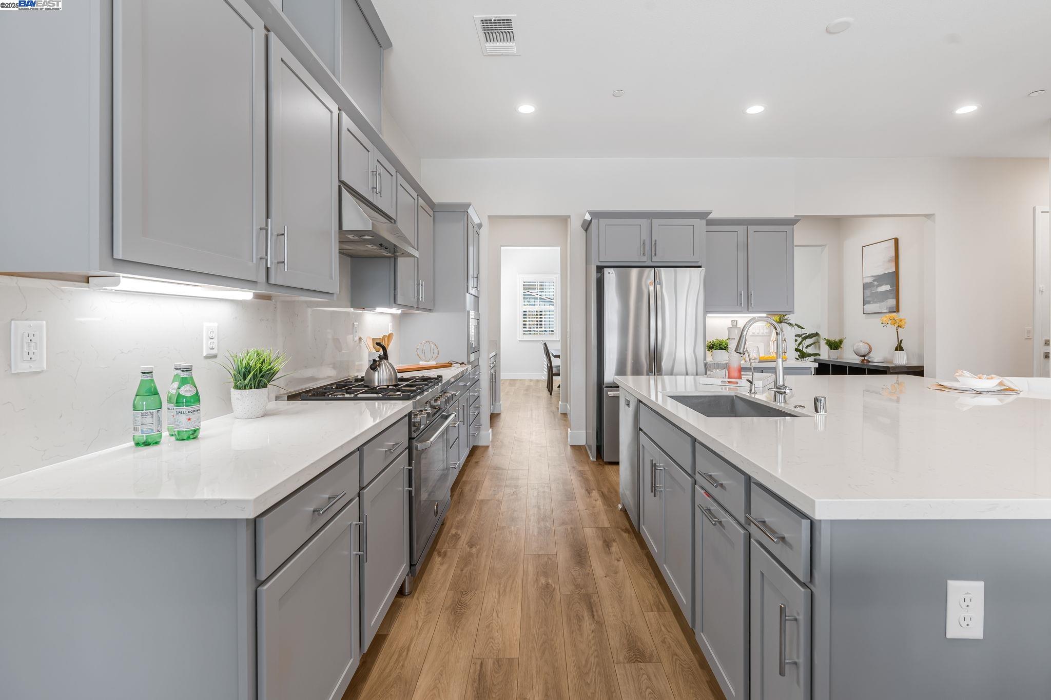 Detail Gallery Image 8 of 60 For 3229 Jake St, Tracy,  CA 95377 - 4 Beds | 3/1 Baths