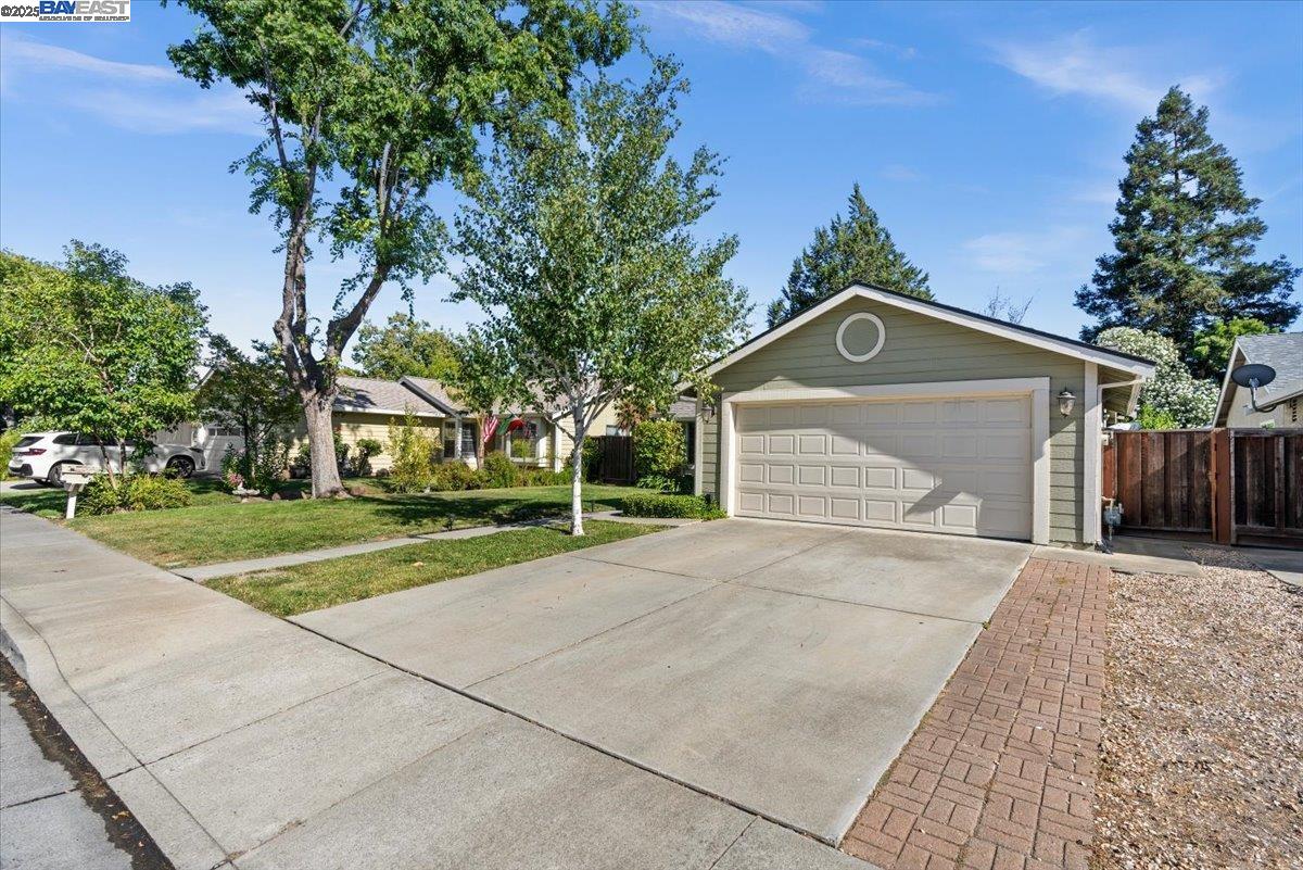 Detail Gallery Image 3 of 41 For 3869 Silver Oaks Way, Livermore,  CA 94550 - 3 Beds | 2 Baths