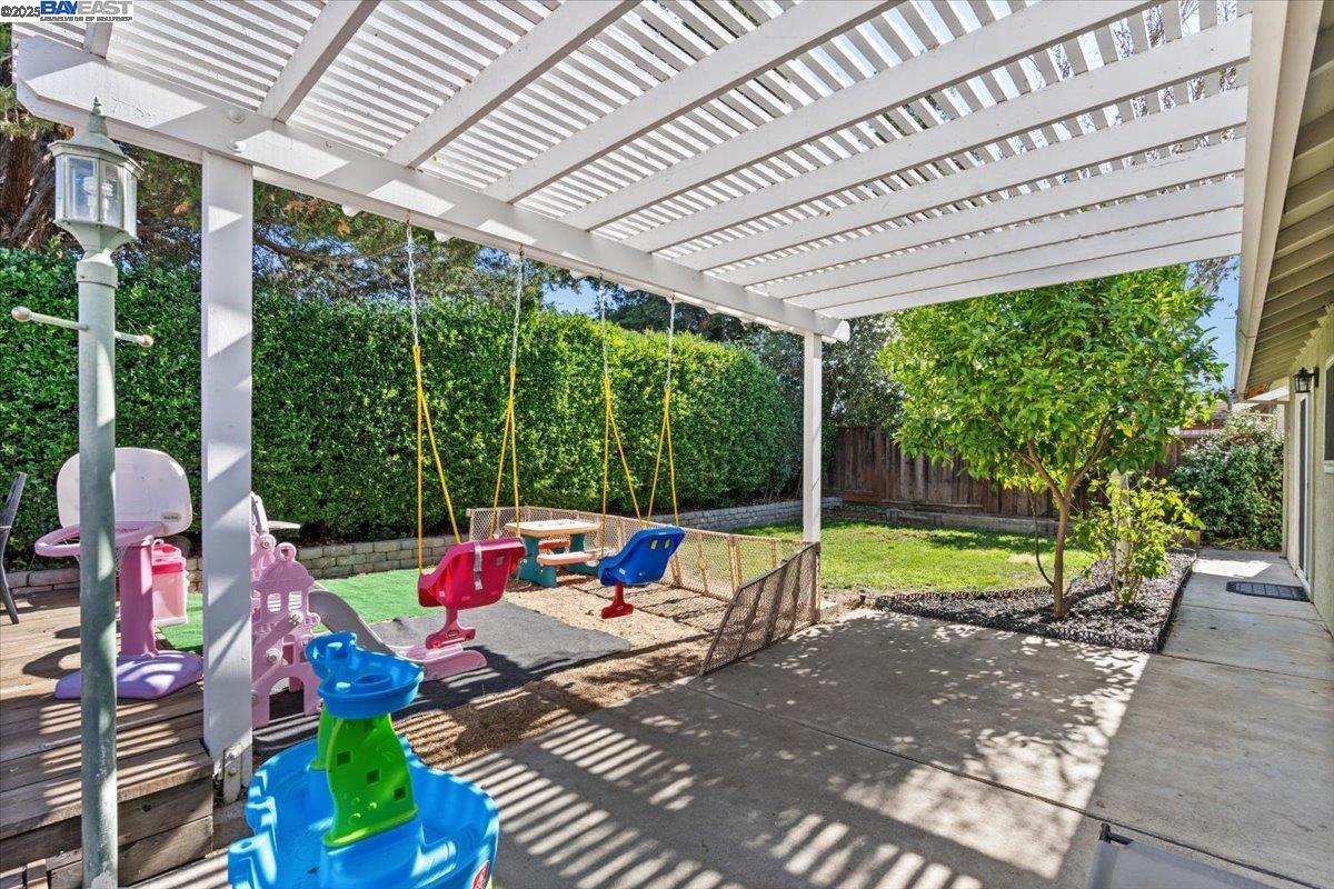 Detail Gallery Image 27 of 41 For 3869 Silver Oaks Way, Livermore,  CA 94550 - 3 Beds | 2 Baths