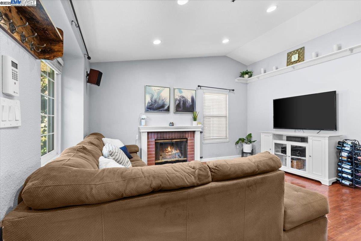 Detail Gallery Image 4 of 41 For 3869 Silver Oaks Way, Livermore,  CA 94550 - 3 Beds | 2 Baths