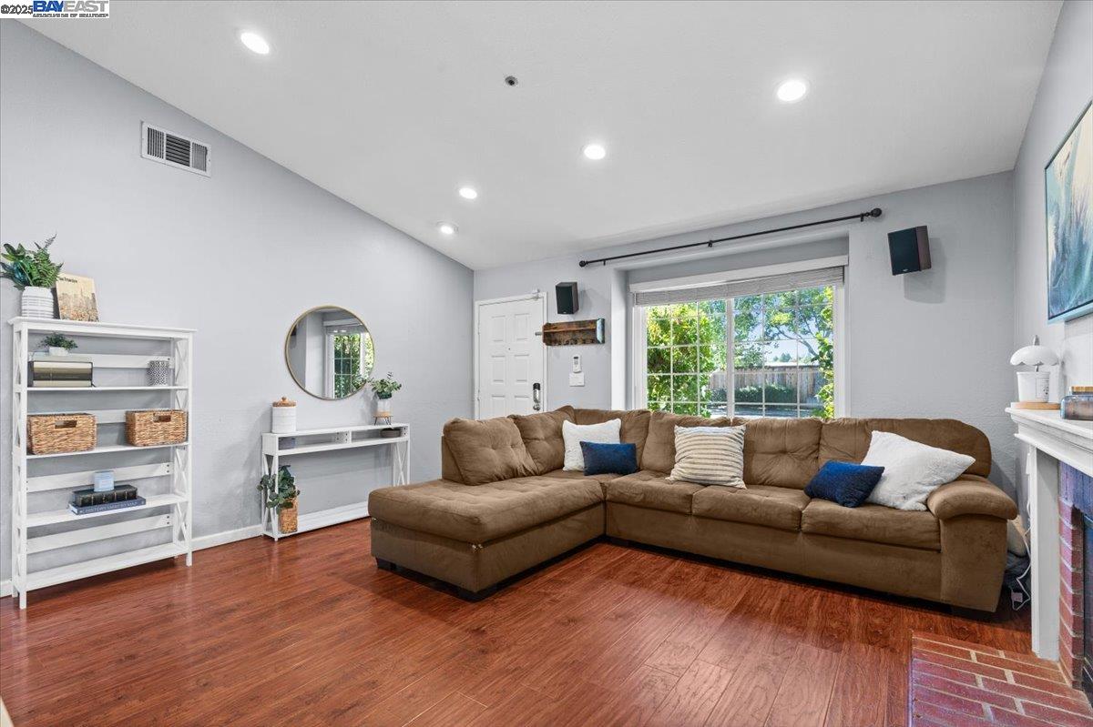 Detail Gallery Image 5 of 41 For 3869 Silver Oaks Way, Livermore,  CA 94550 - 3 Beds | 2 Baths