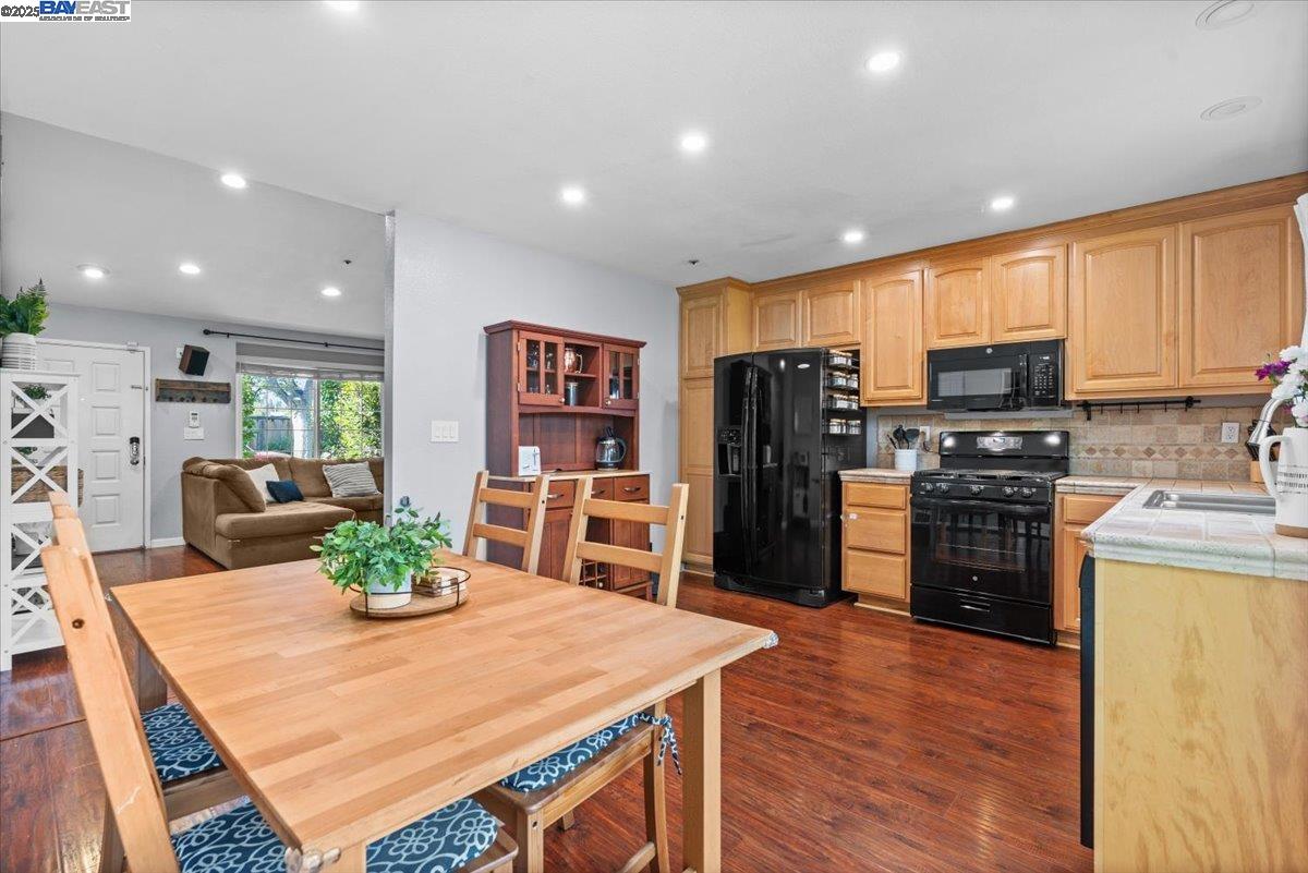 Detail Gallery Image 7 of 41 For 3869 Silver Oaks Way, Livermore,  CA 94550 - 3 Beds | 2 Baths