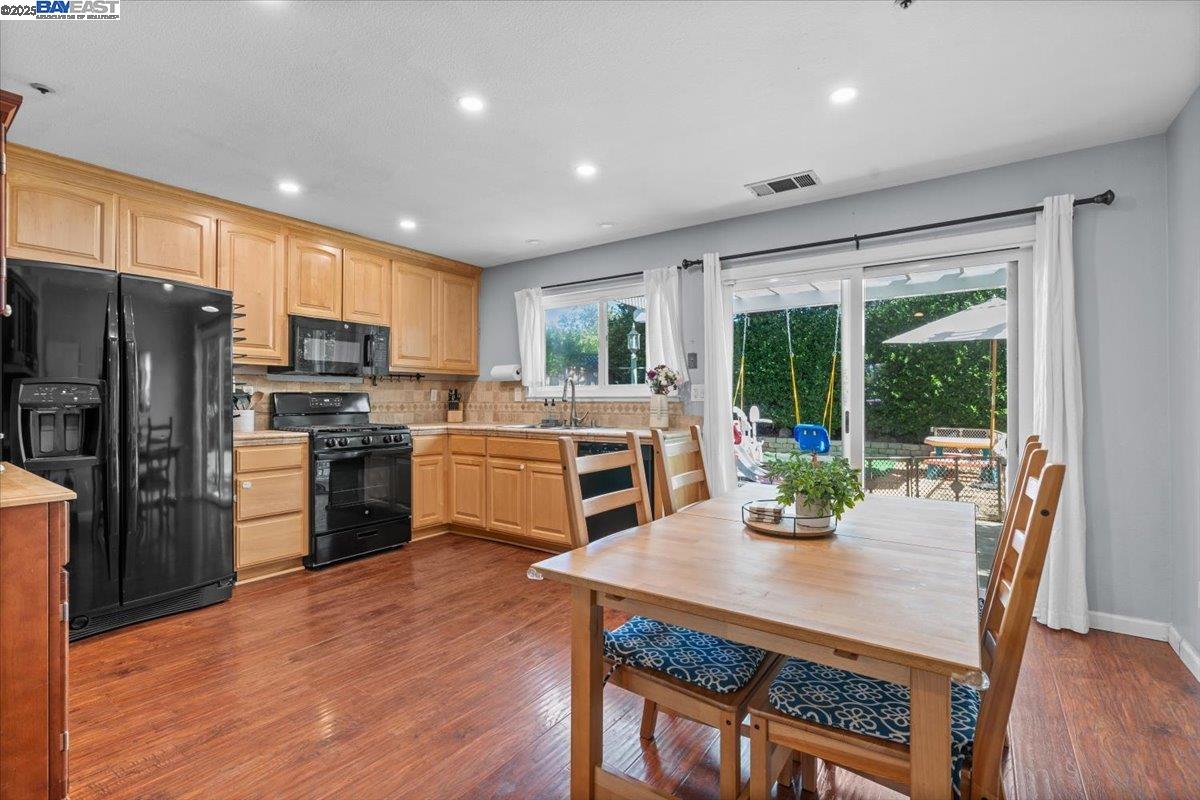 Detail Gallery Image 9 of 41 For 3869 Silver Oaks Way, Livermore,  CA 94550 - 3 Beds | 2 Baths