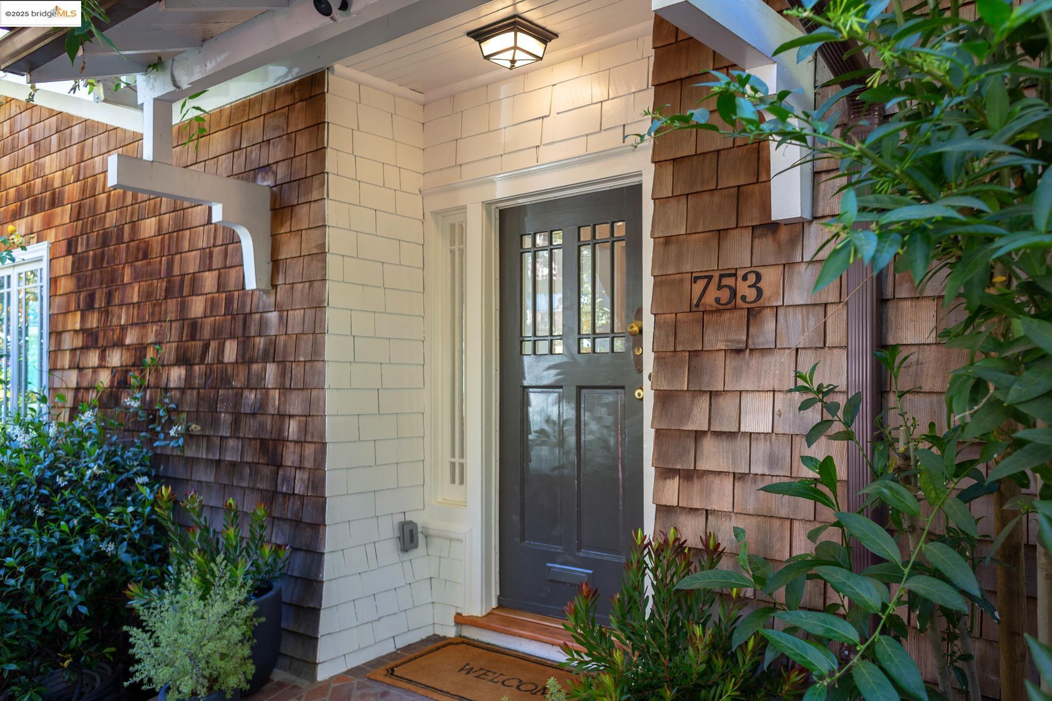 Detail Gallery Image 2 of 60 For 753 Kingston Ave, Oakland,  CA 94611 - 3 Beds | 3/1 Baths