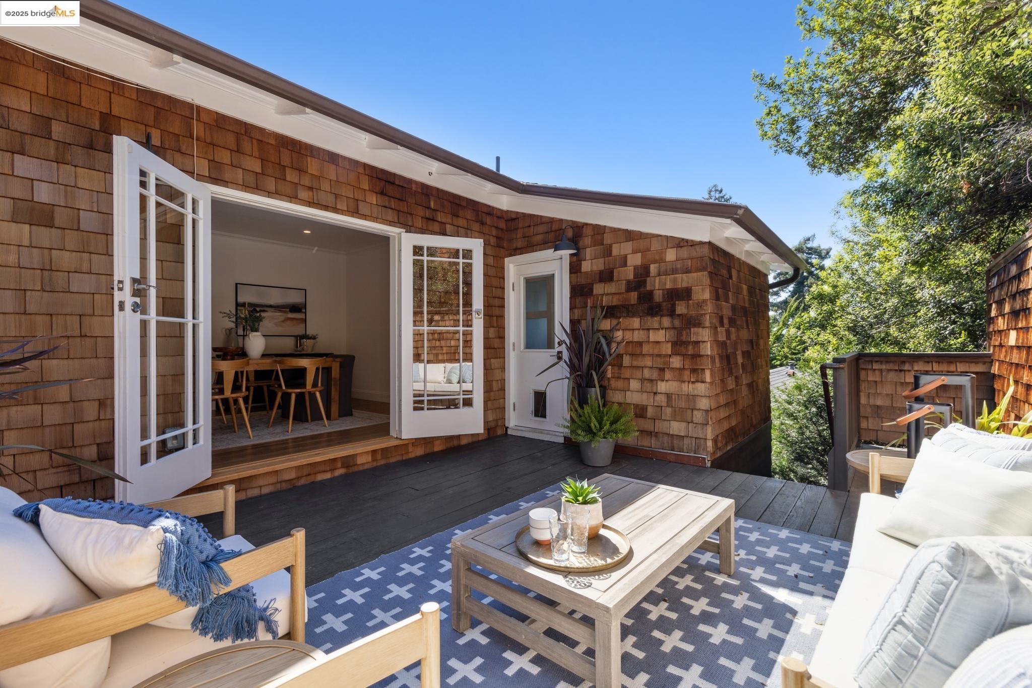 Detail Gallery Image 18 of 60 For 753 Kingston Ave, Oakland,  CA 94611 - 3 Beds | 3/1 Baths