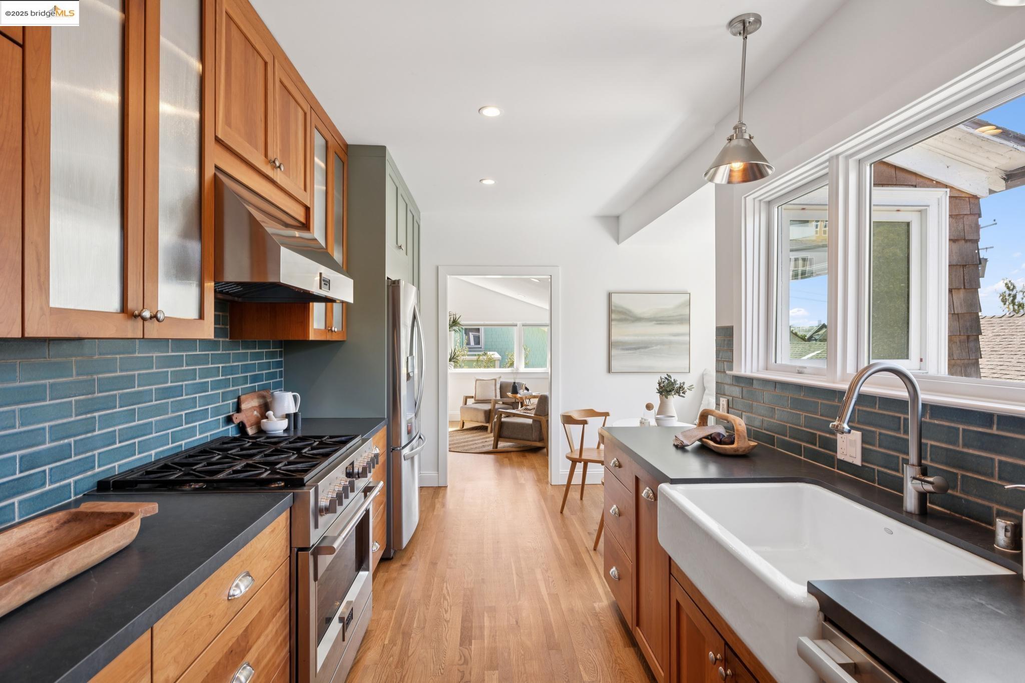 Detail Gallery Image 21 of 60 For 753 Kingston Ave, Oakland,  CA 94611 - 3 Beds | 3/1 Baths