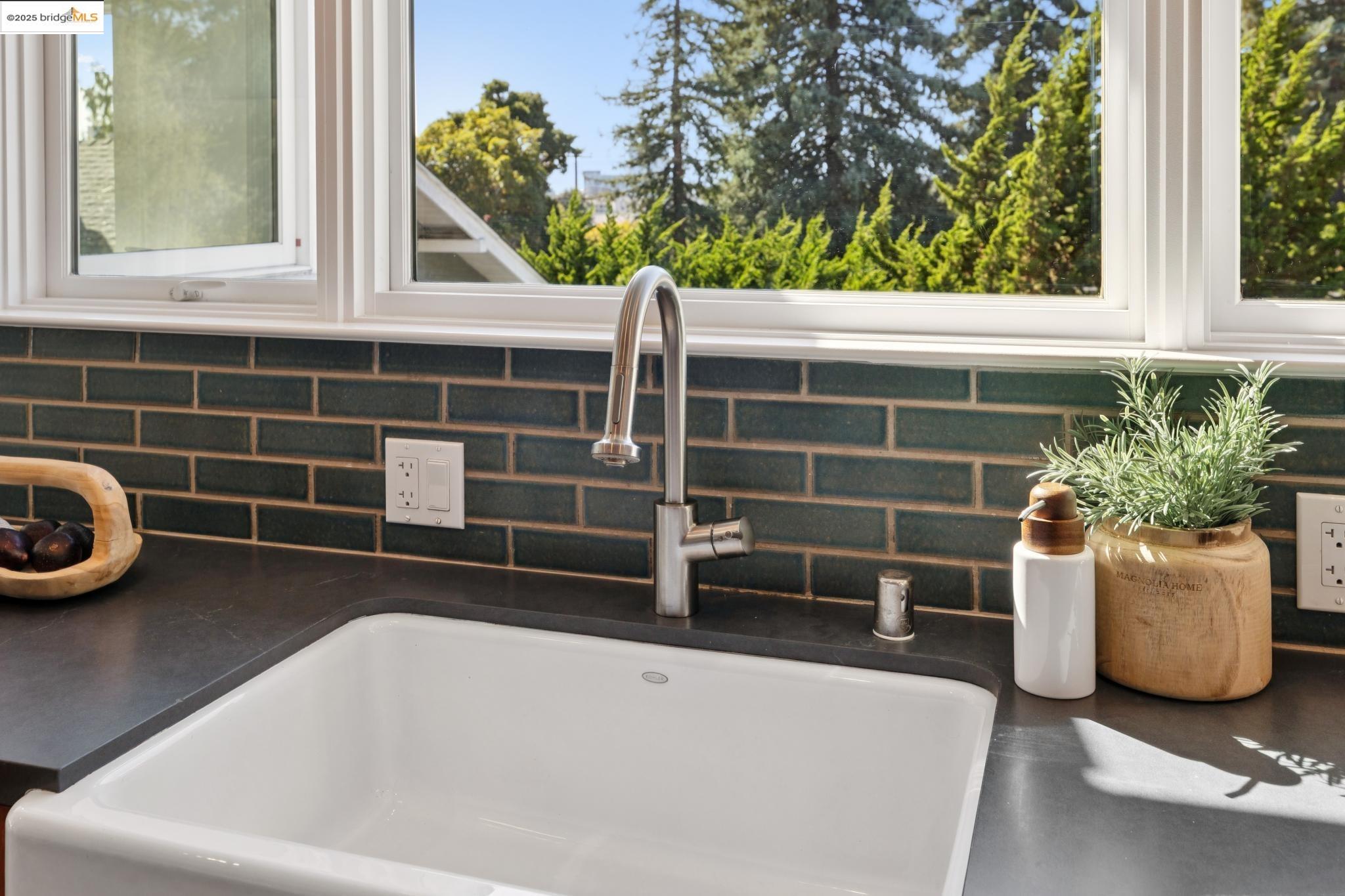 Detail Gallery Image 22 of 60 For 753 Kingston Ave, Oakland,  CA 94611 - 3 Beds | 3/1 Baths