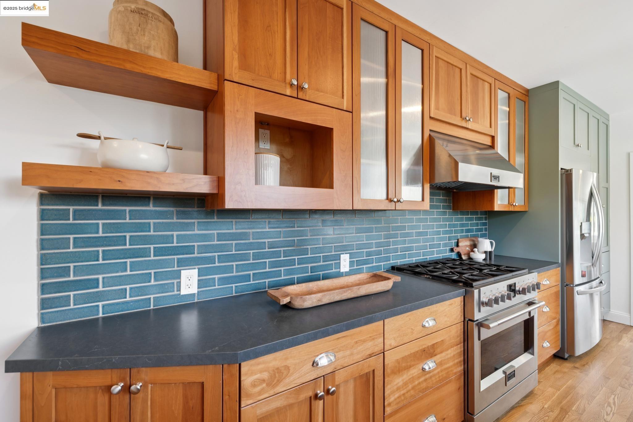 Detail Gallery Image 23 of 60 For 753 Kingston Ave, Oakland,  CA 94611 - 3 Beds | 3/1 Baths