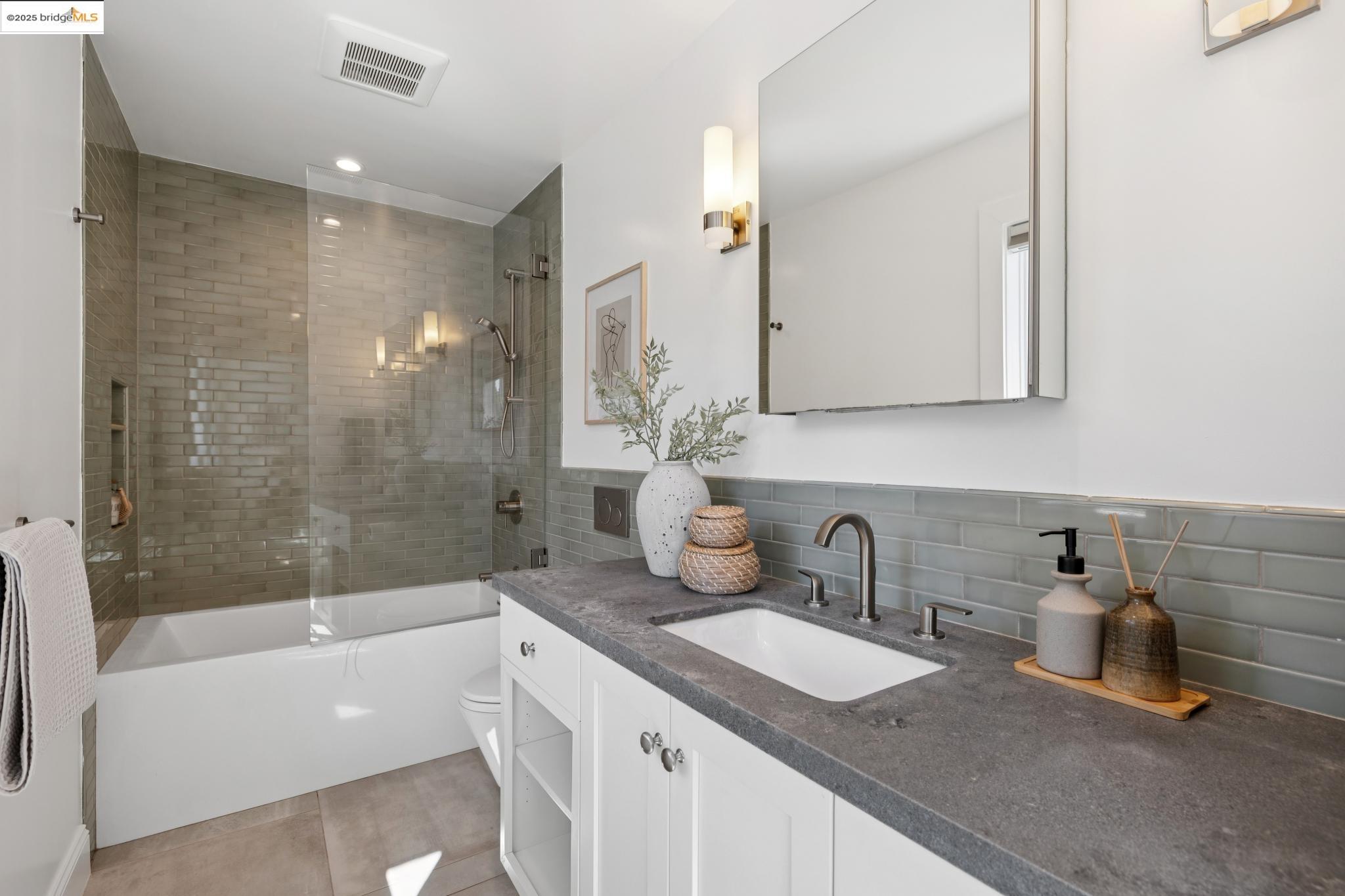 Detail Gallery Image 44 of 60 For 753 Kingston Ave, Oakland,  CA 94611 - 3 Beds | 3/1 Baths