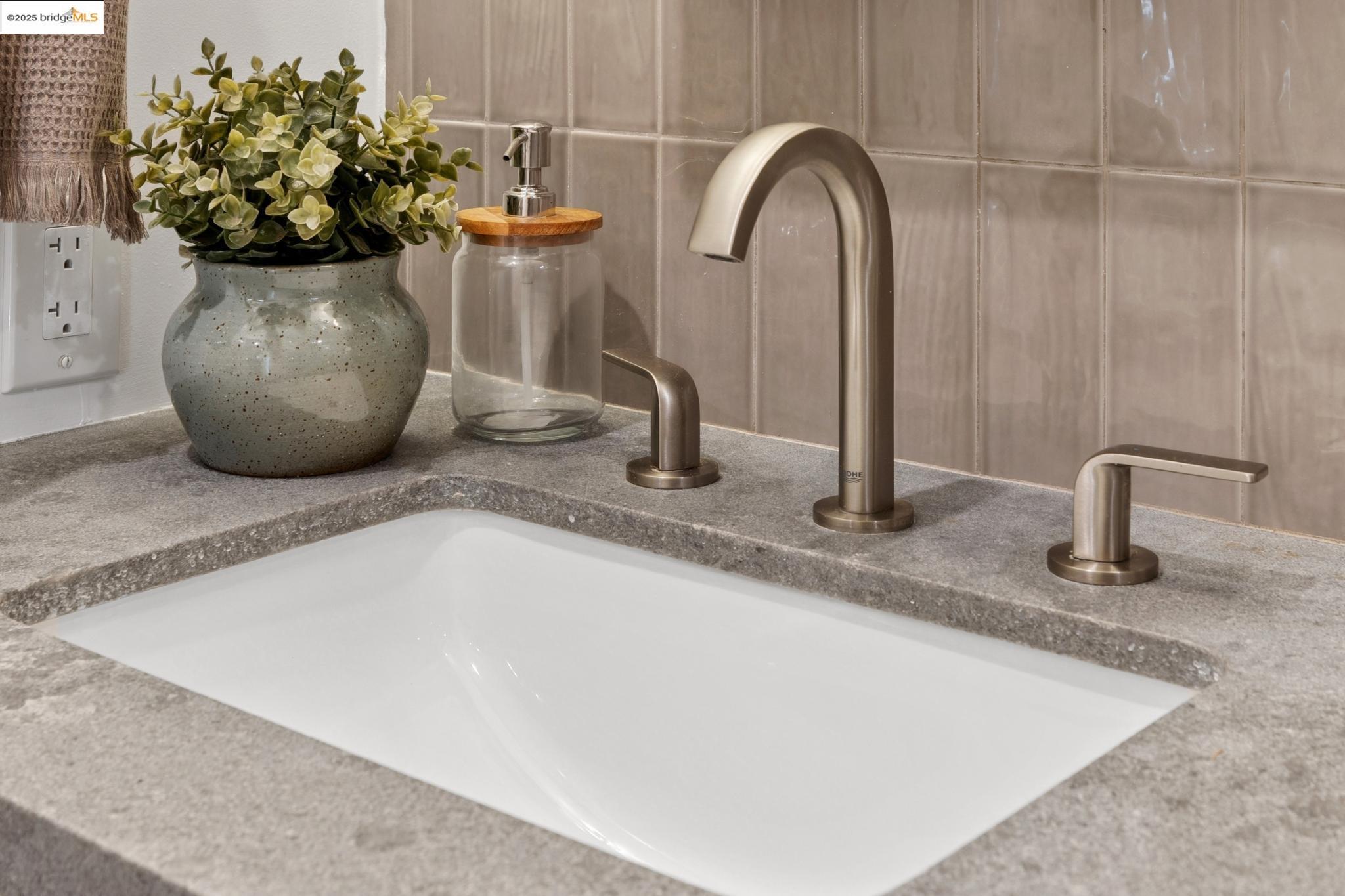 Detail Gallery Image 53 of 60 For 753 Kingston Ave, Oakland,  CA 94611 - 3 Beds | 3/1 Baths