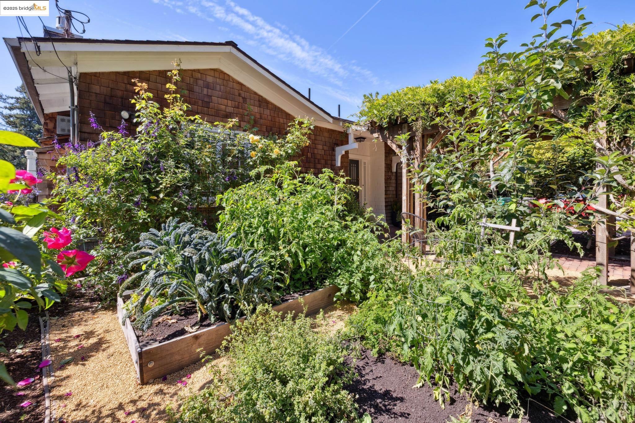 Detail Gallery Image 58 of 60 For 753 Kingston Ave, Oakland,  CA 94611 - 3 Beds | 3/1 Baths