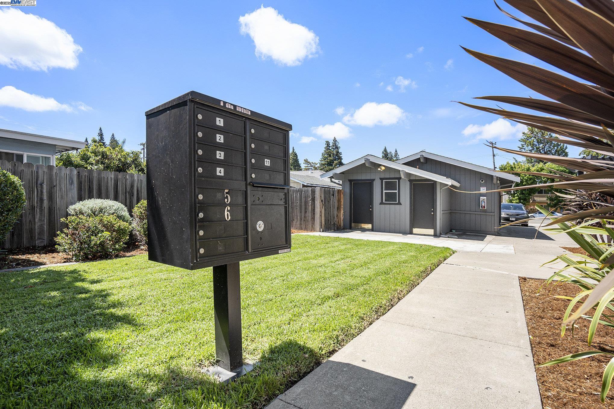 Detail Gallery Image 6 of 13 For 24970 Cypress Ave, Hayward,  CA 94544 - – Beds | – Baths