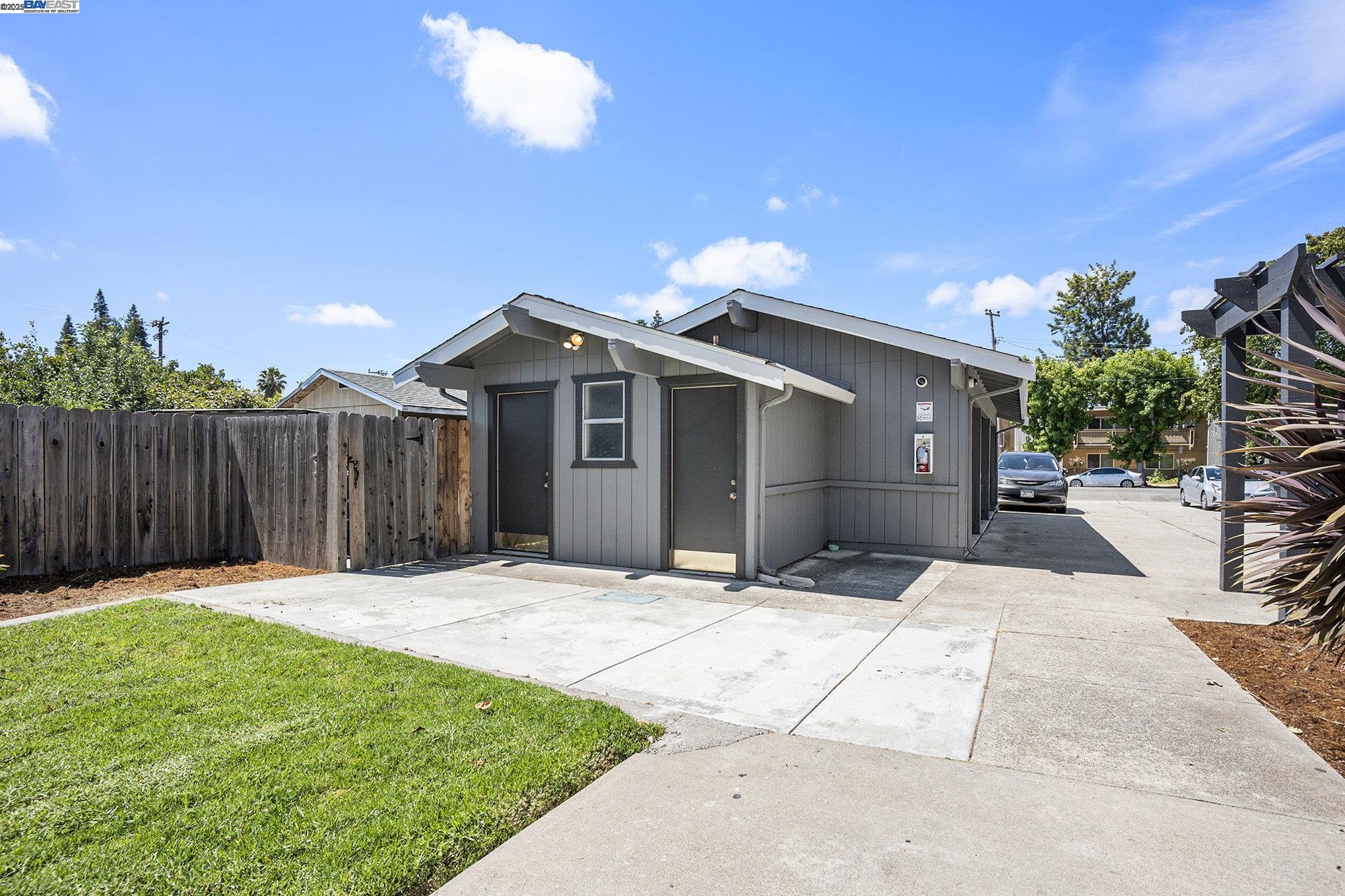 Detail Gallery Image 7 of 13 For 24970 Cypress Ave, Hayward,  CA 94544 - – Beds | – Baths