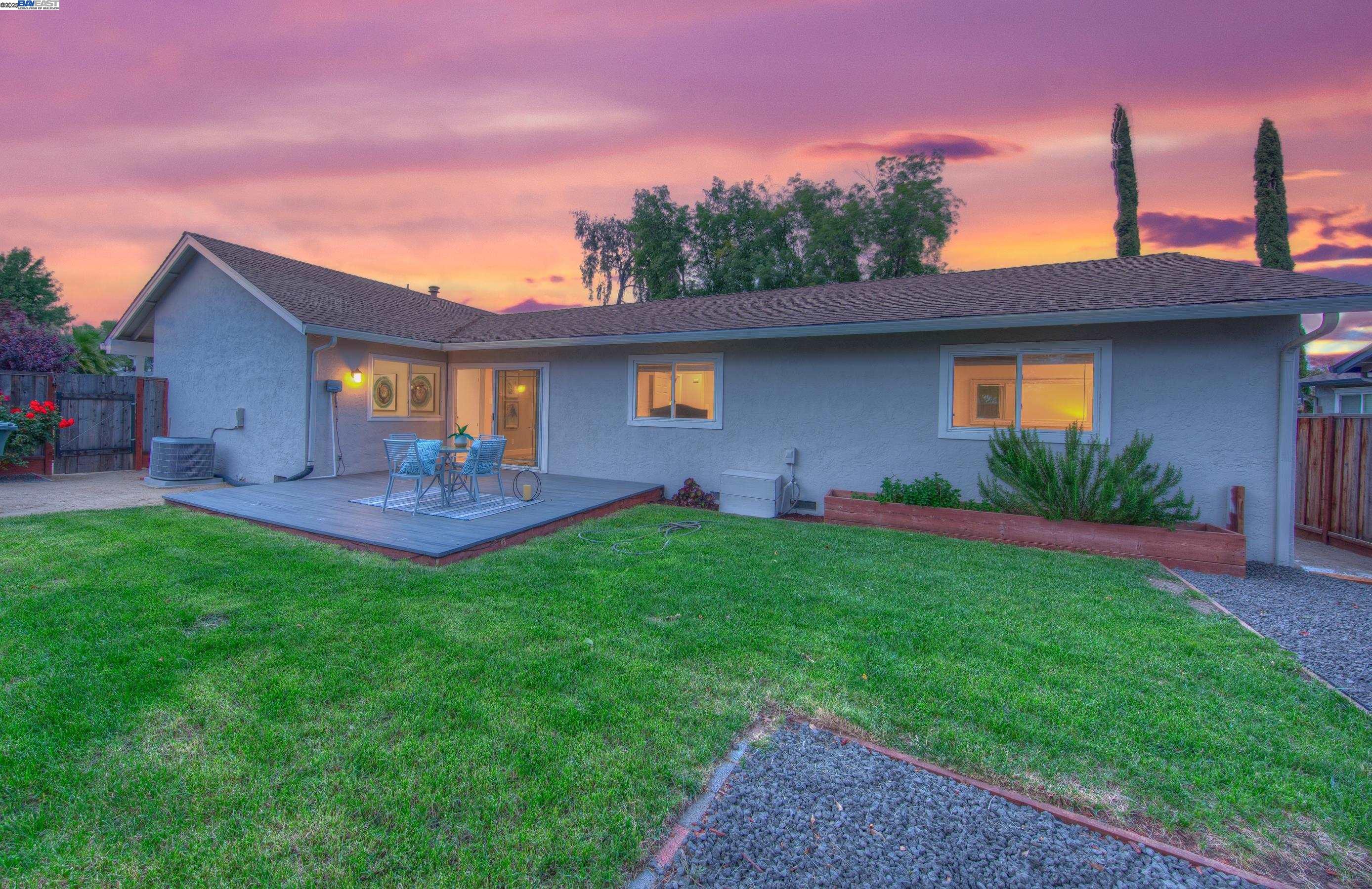 Detail Gallery Image 16 of 21 For 1392 Springview Ct., Concord,  CA 94521 - 3 Beds | 2 Baths