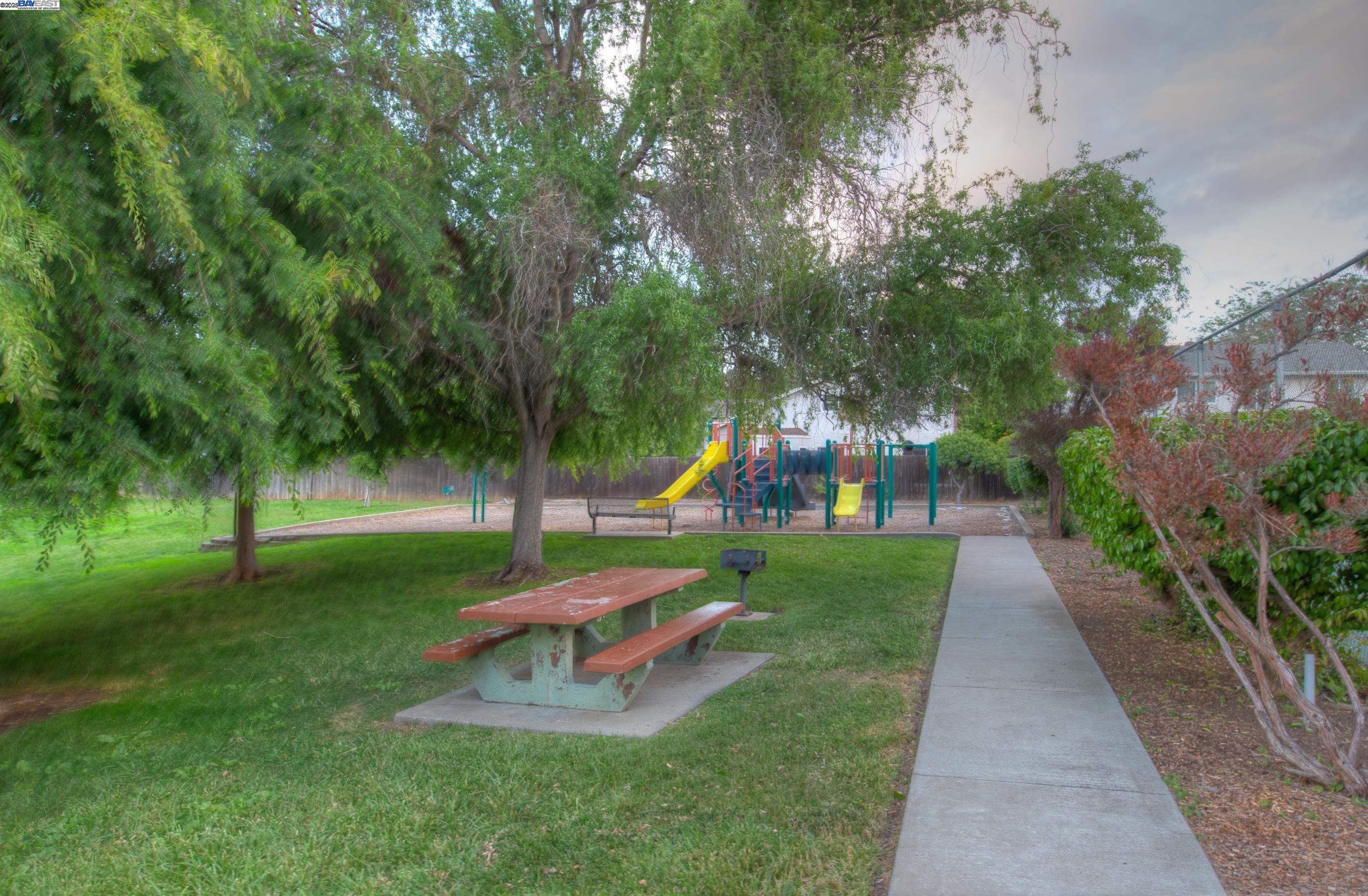 Detail Gallery Image 20 of 21 For 1392 Springview Ct., Concord,  CA 94521 - 3 Beds | 2 Baths