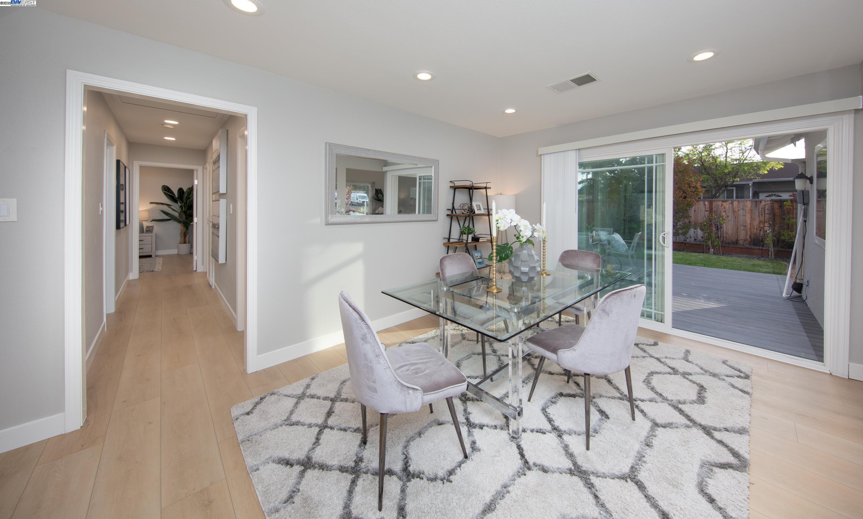 Detail Gallery Image 5 of 21 For 1392 Springview Ct., Concord,  CA 94521 - 3 Beds | 2 Baths