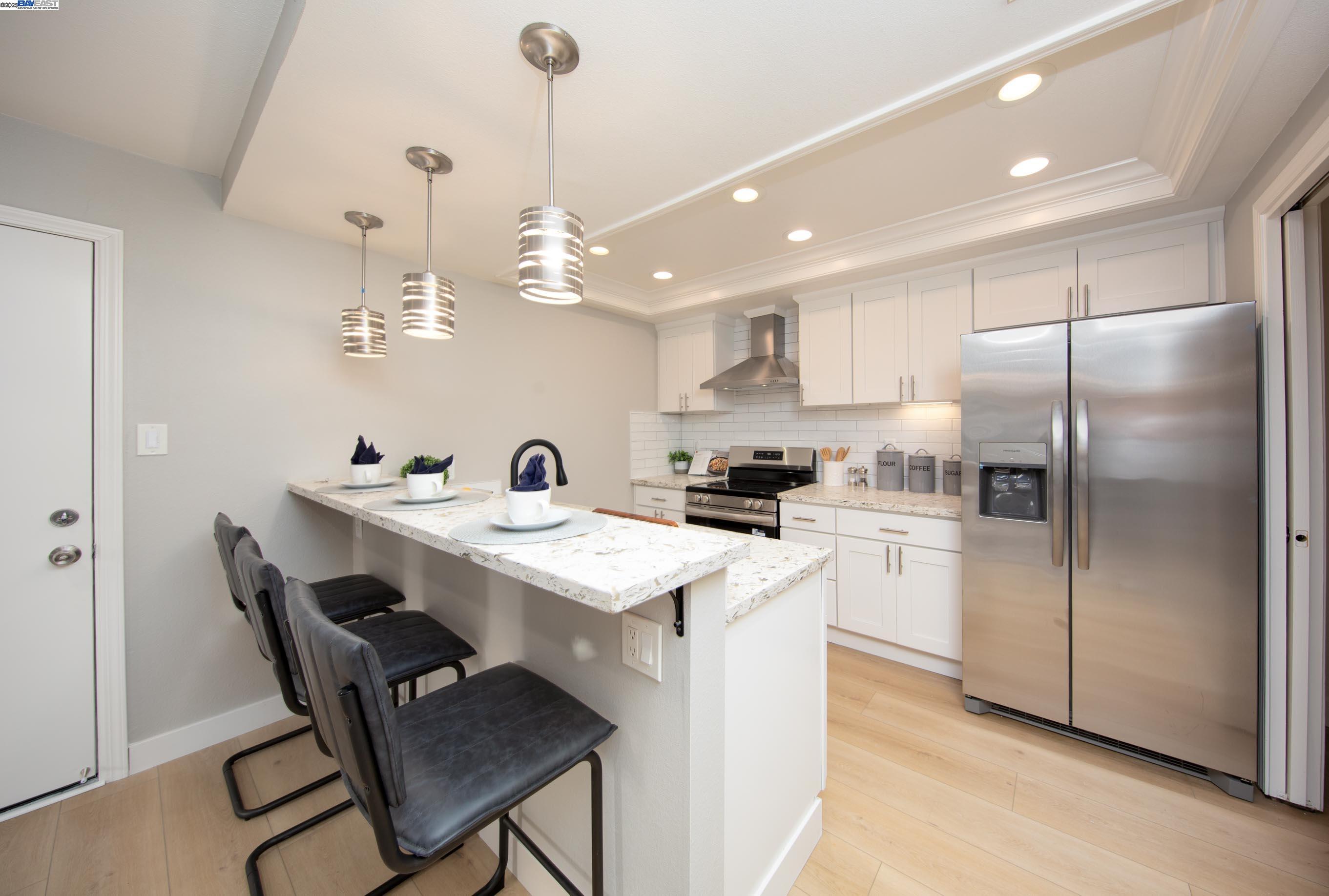 Detail Gallery Image 6 of 21 For 1392 Springview Ct., Concord,  CA 94521 - 3 Beds | 2 Baths