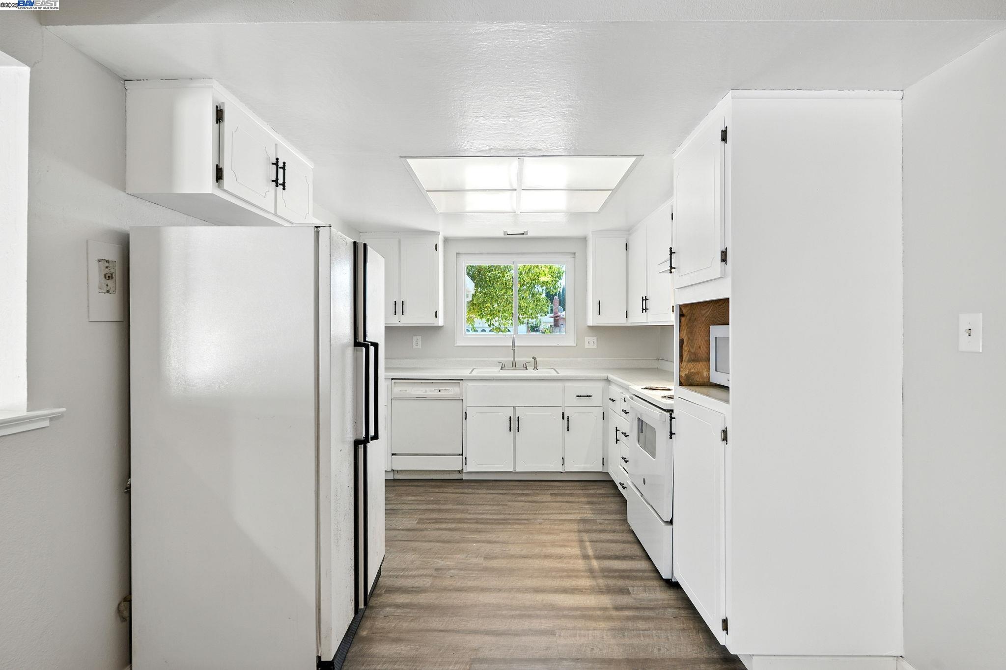 Detail Gallery Image 4 of 27 For 2924 Ventura Ct, Antioch,  CA 94509 - 4 Beds | 2 Baths